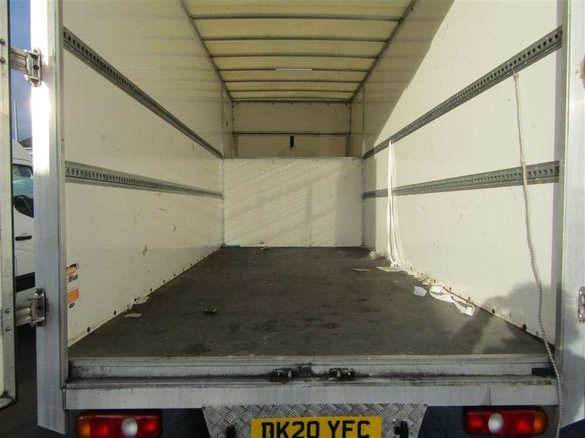 2020 20 REG MITSUBISHI FUSO CANTER 3C15 34 AUTO BOX VAN - Image 5 of 7