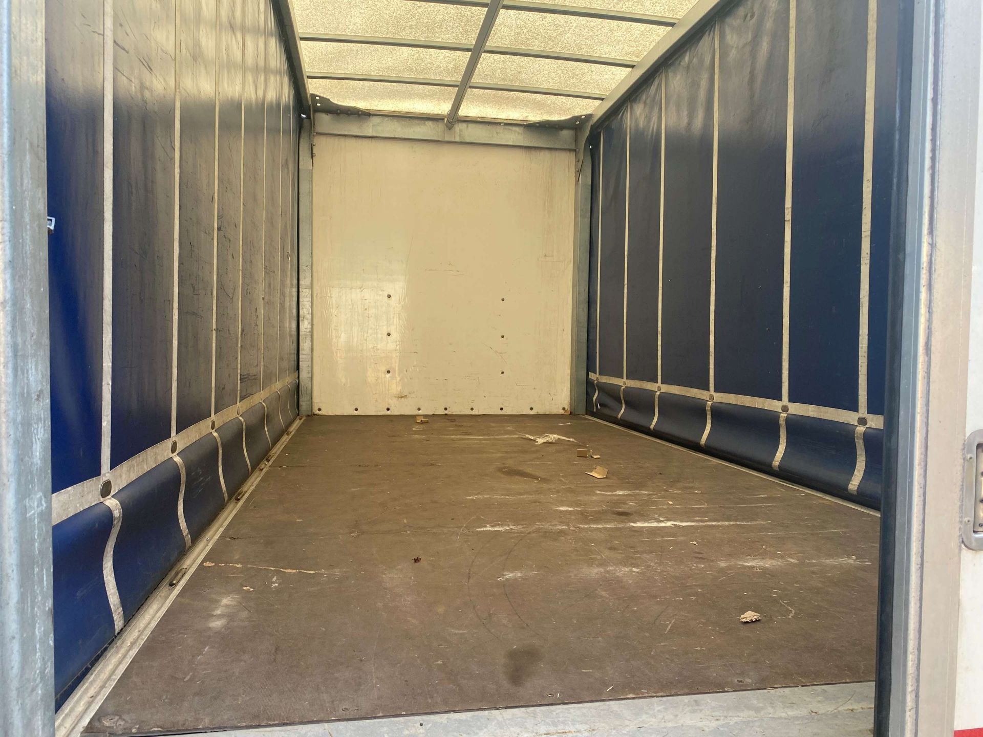 2018 18 REG MITSUBISHI FUSO CANTER 9TONNE 9C18 CURTAIN SIDER (SOLD OFF SITE - LIVERPOOL) - Image 4 of 10