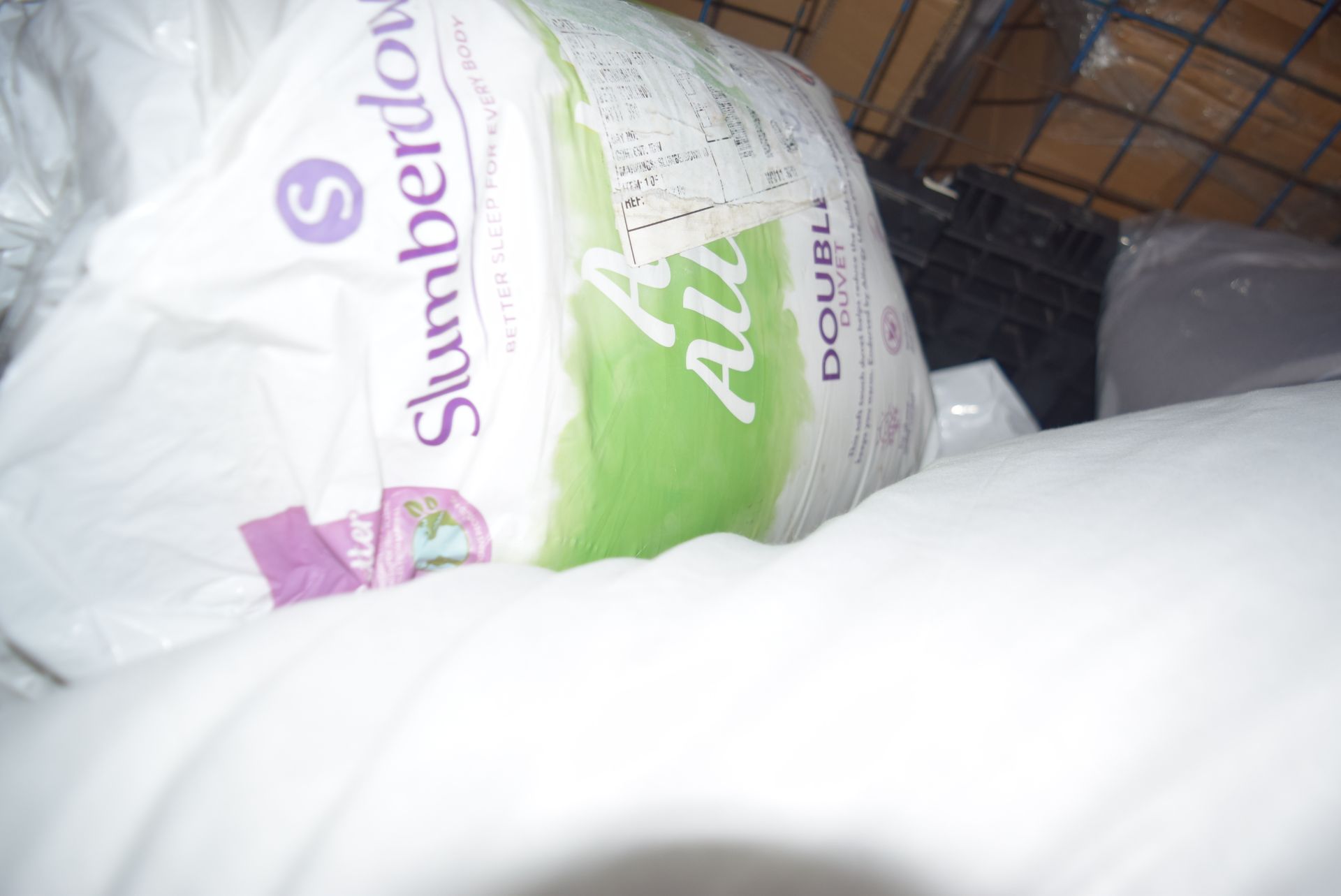 1 x magnum of soft furnishings, including Slumberdown 10 tog double duvet, 20" X 20" hollow fibre - Image 2 of 5