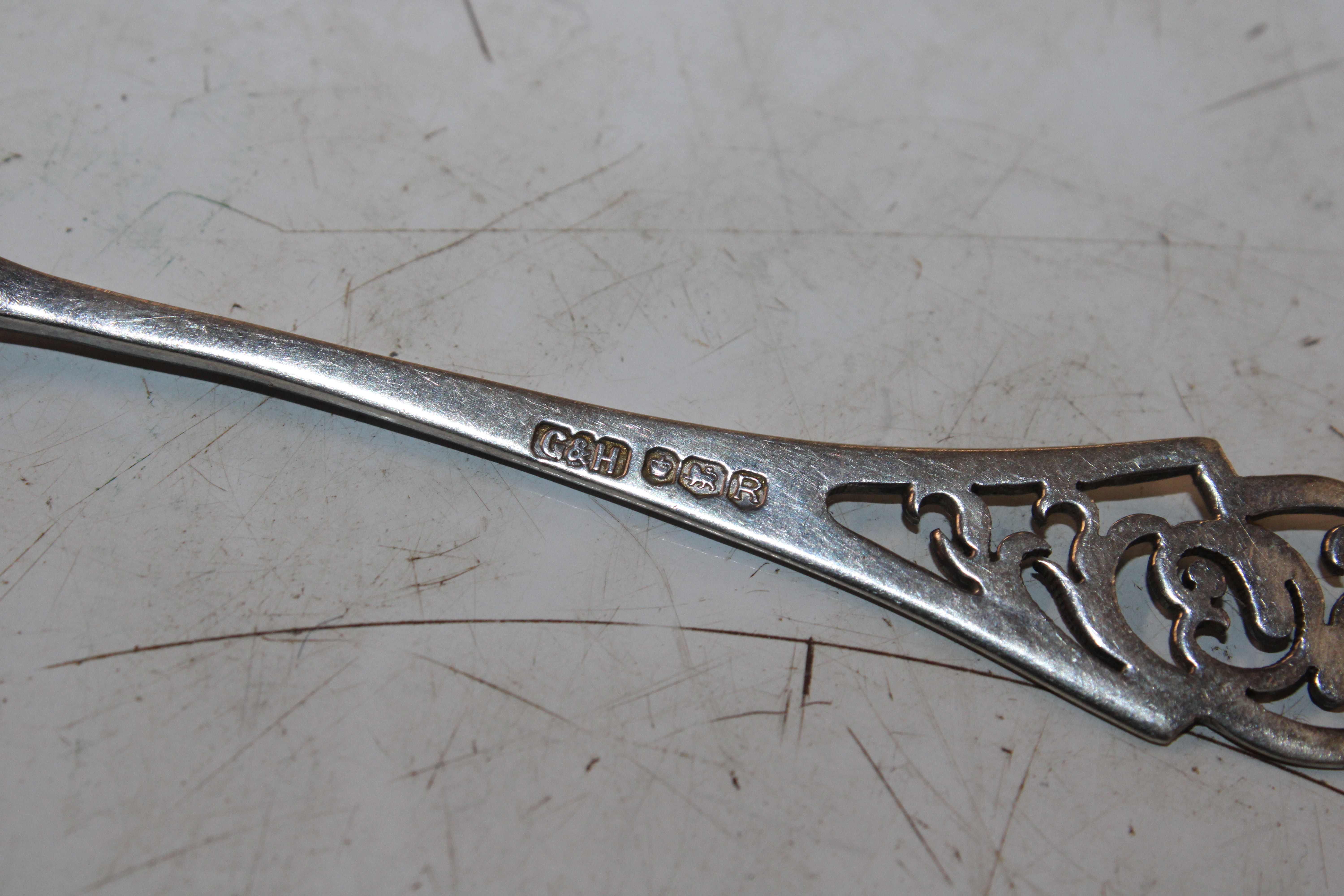 A pair of Sterling silver candlesticks with weight - Image 20 of 29