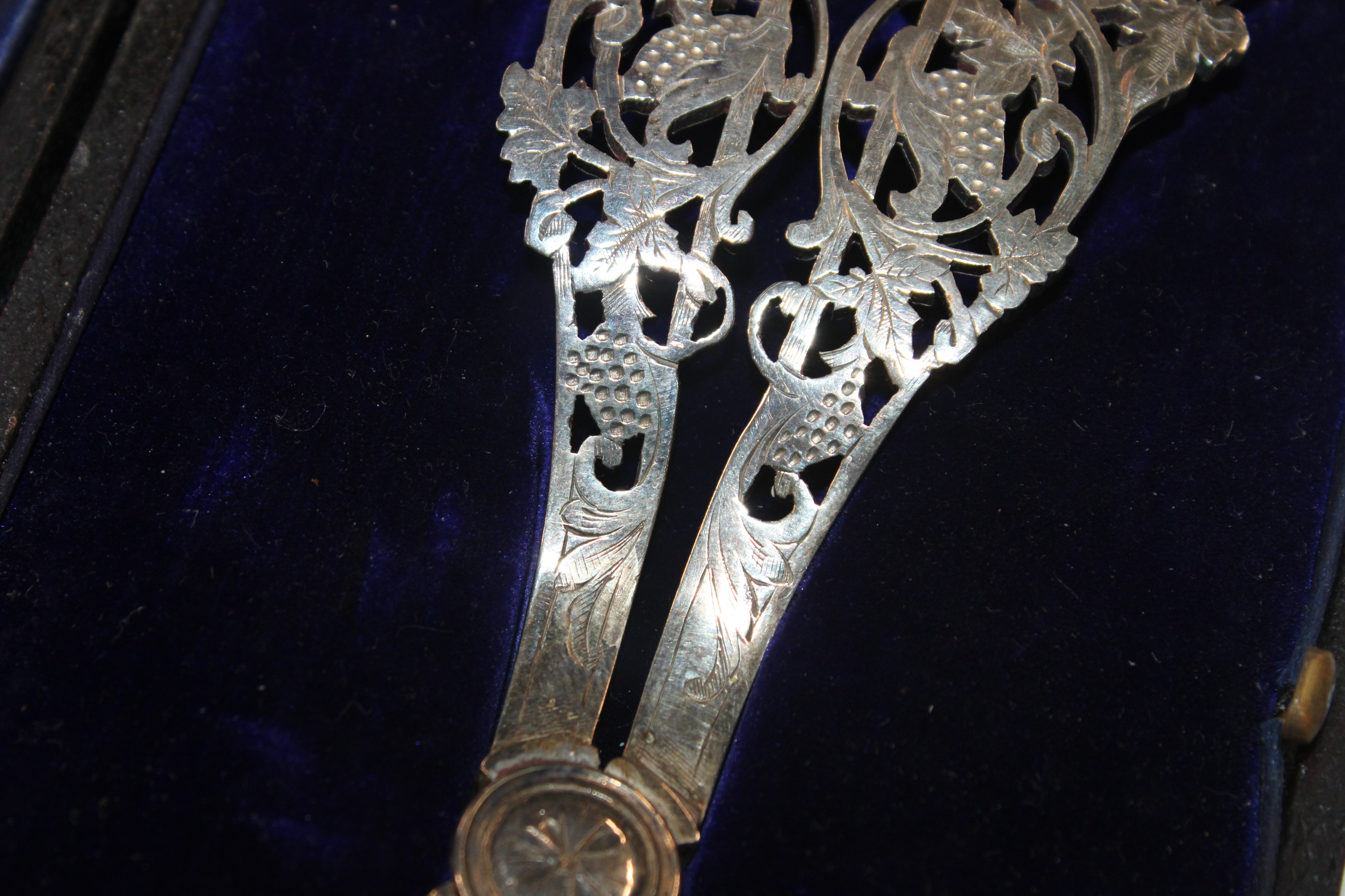 A pair of Sterling silver candlesticks with weight - Image 27 of 29