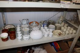 A quantity of various dinner and tea ware