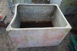 Medium galvanised tank. V