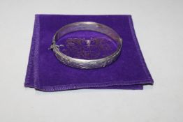 A vintage Sterling silver hinged bangle, 15gms