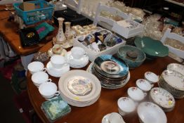 A quantity of various collectors plates; Aynsley t