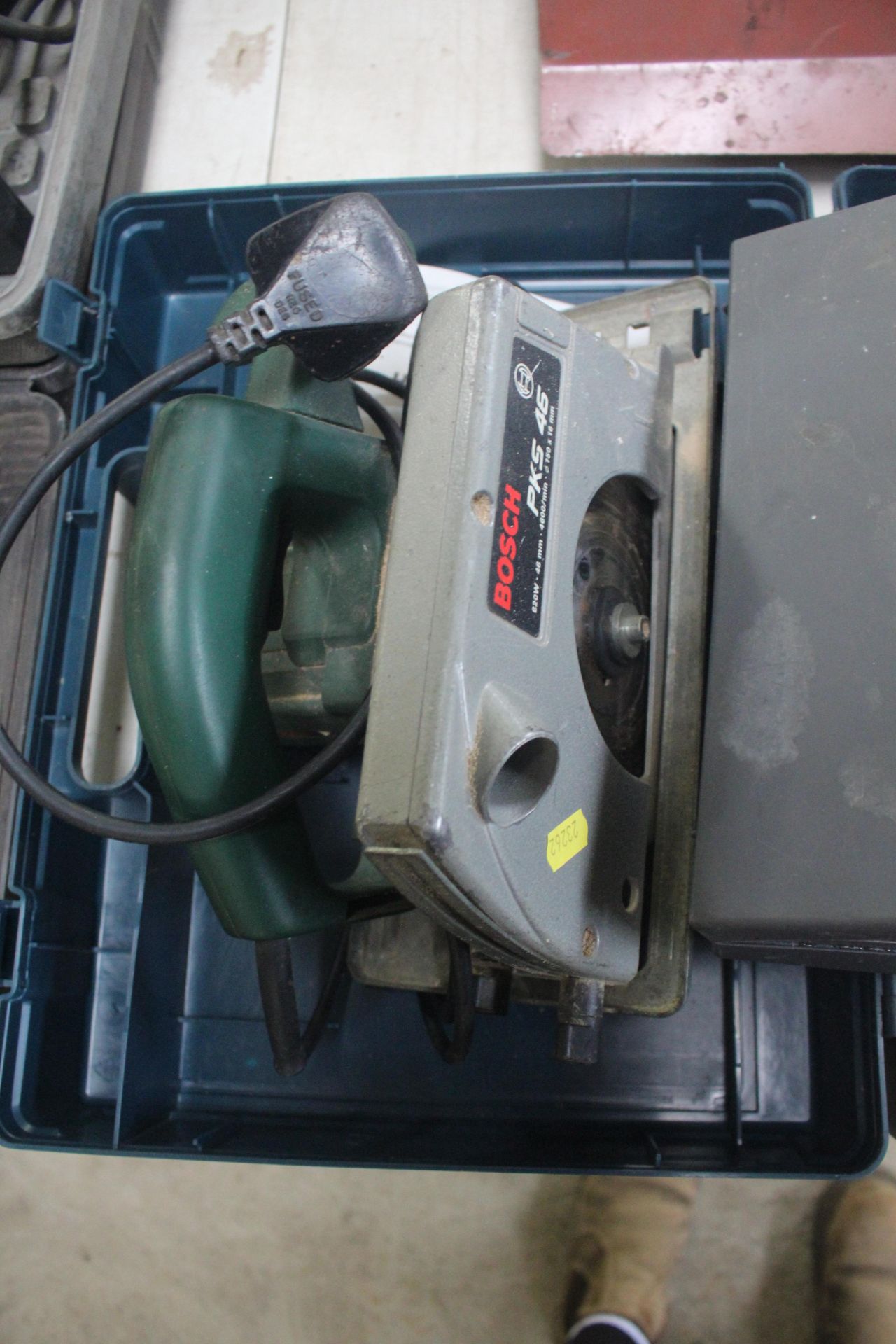 Bosch GSS280AE vibrating sander, soldering kit and Bosch circular saw. - Image 3 of 3