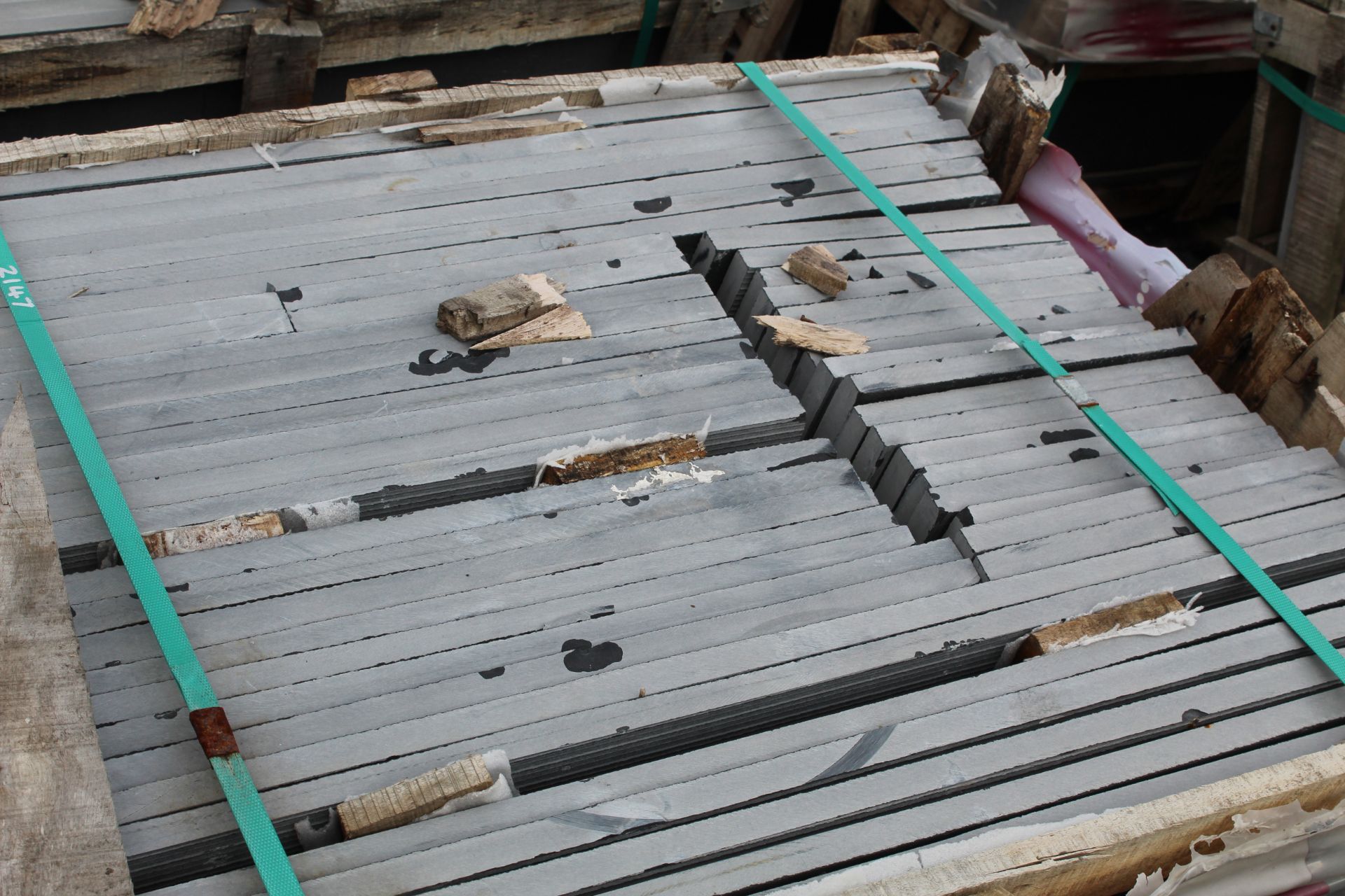 Damaged pallet conatining a quantity of Black Nat M/C sawn stone slabs. V - Image 2 of 2