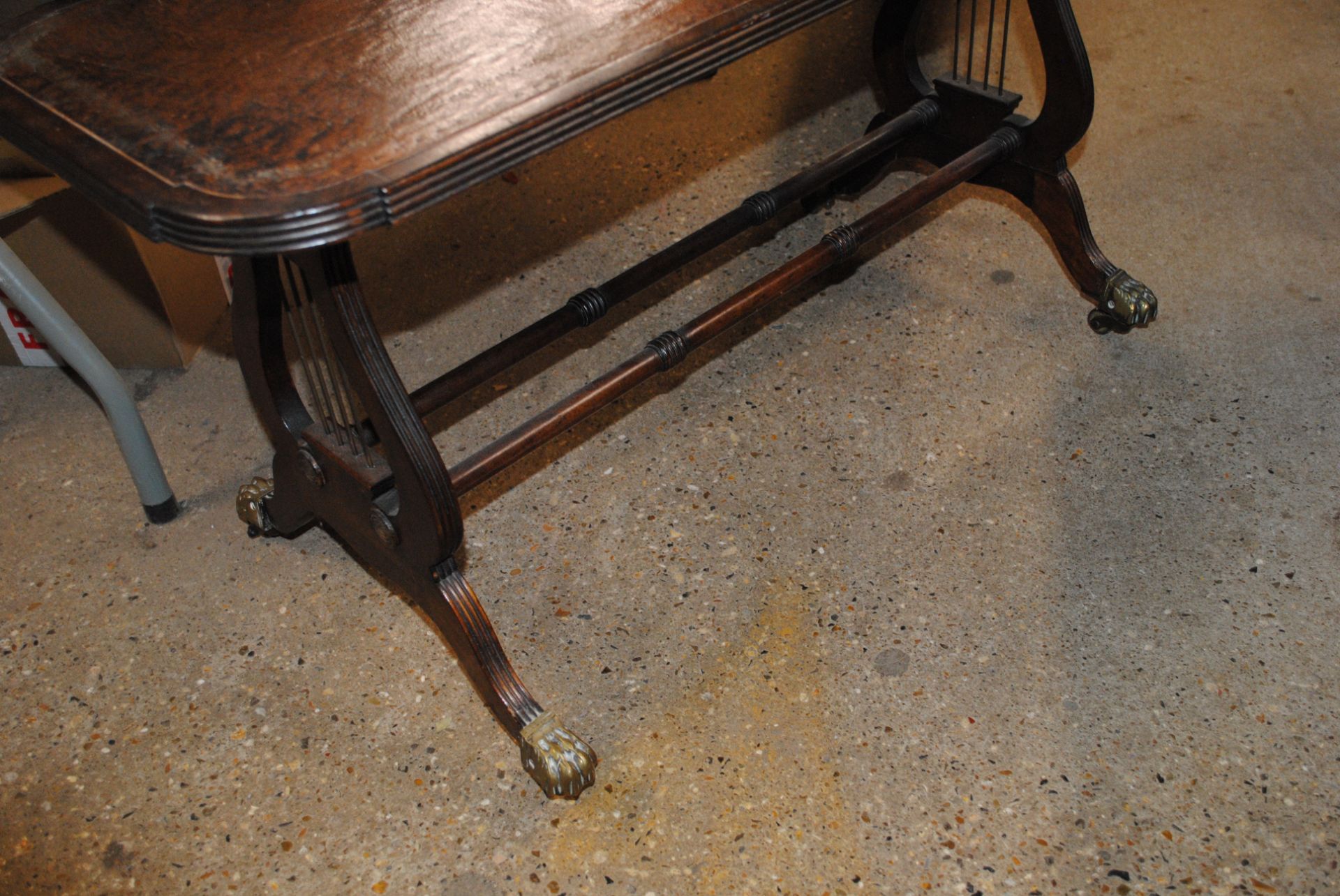 A reproduction mahogany oblong coffee table - Image 3 of 3