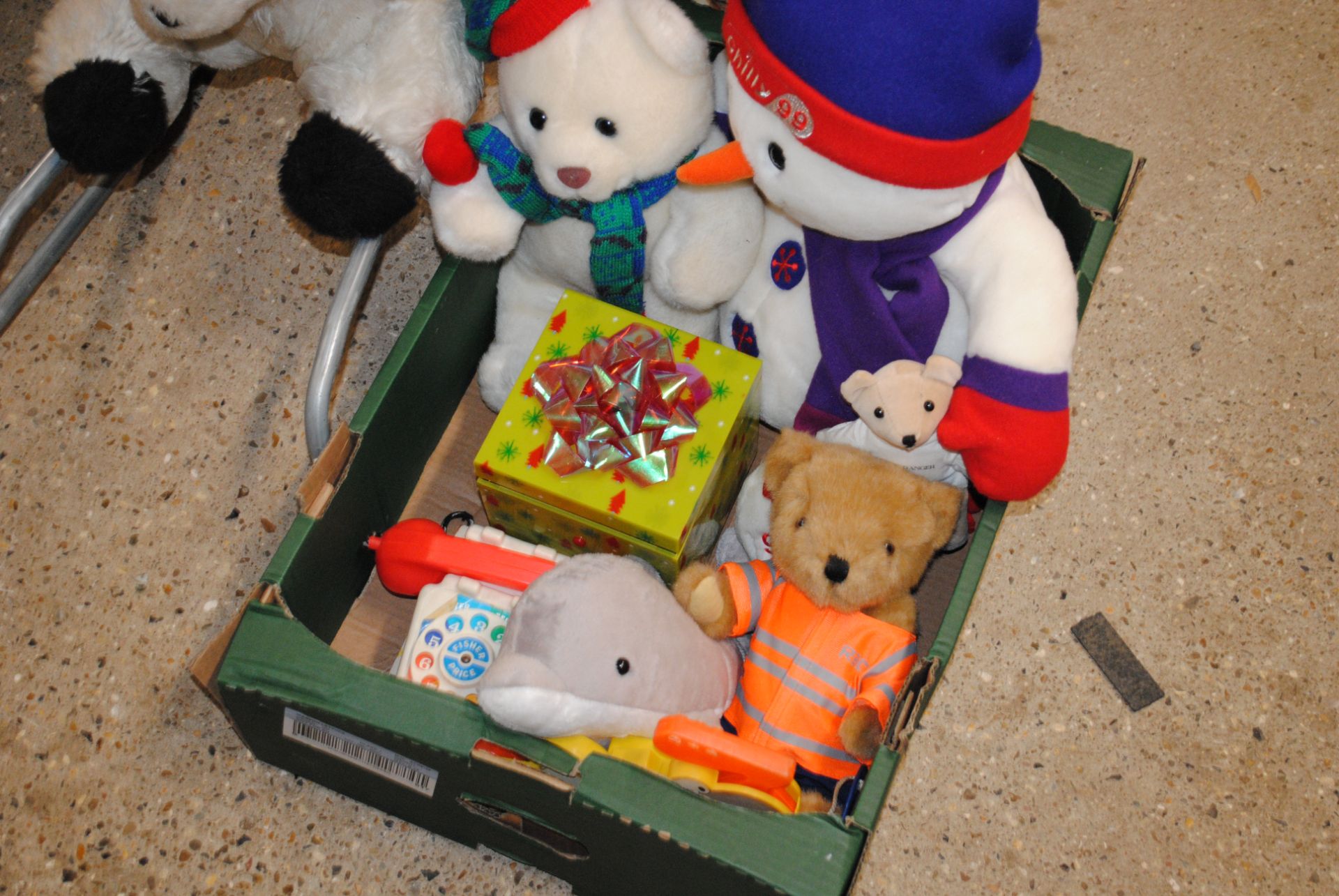 A collection of various vintage and other soft toy - Image 2 of 3