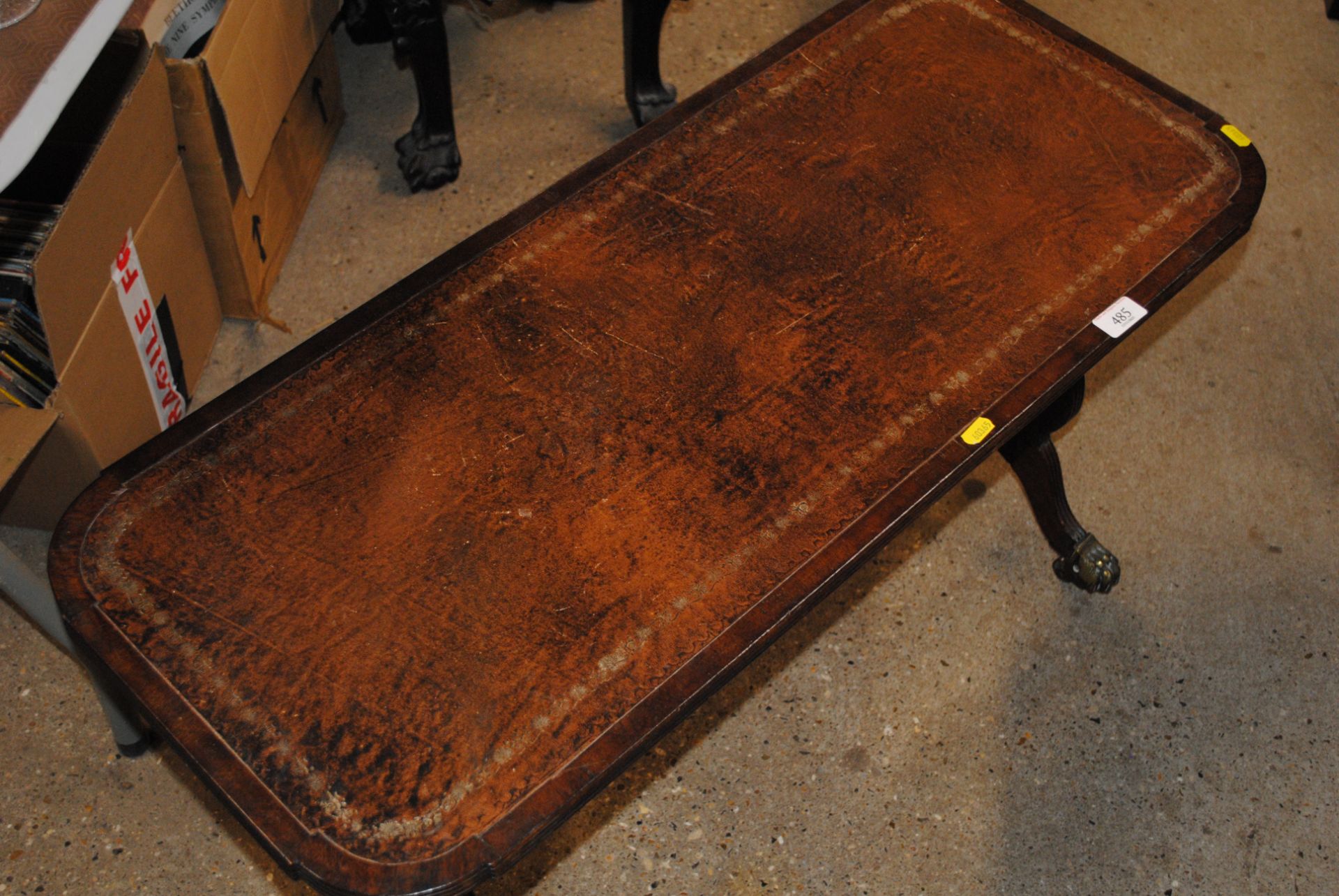 A reproduction mahogany oblong coffee table - Image 2 of 3