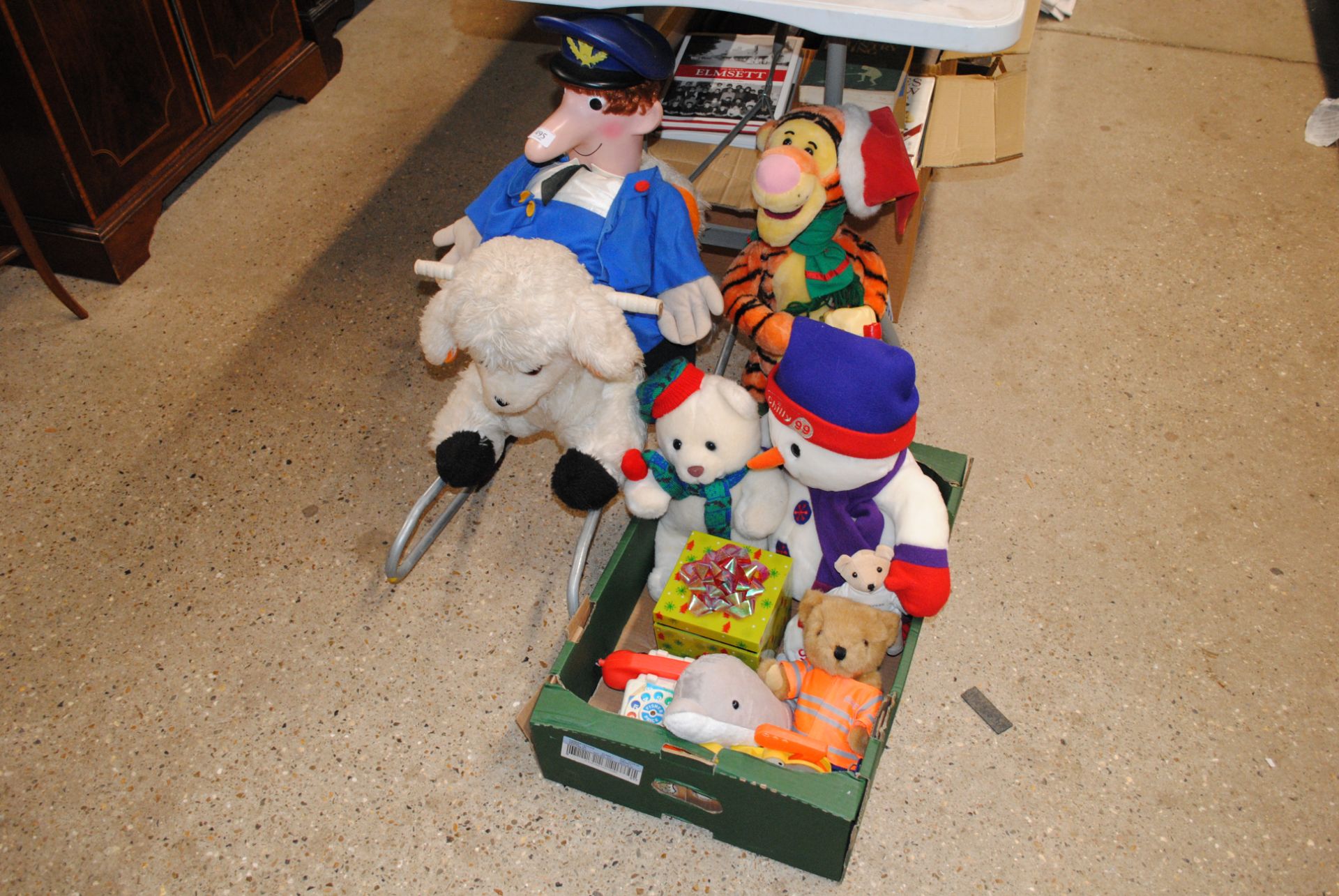 A collection of various vintage and other soft toy