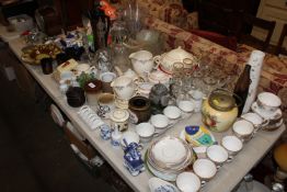 A quantity of various china to include Portmeirion 'Phoenix' patterned tea ware, Colclough floral