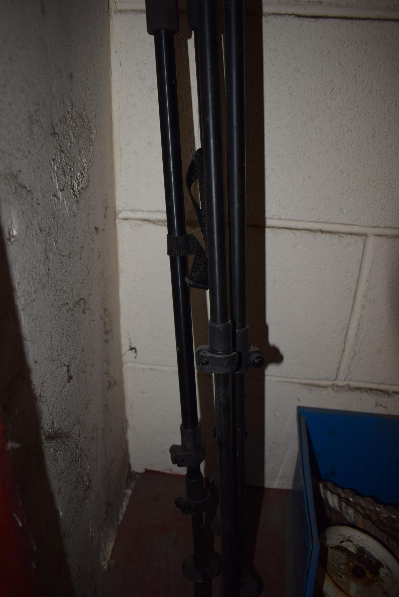 *2x Adjustable Shooting Sticks - Image 2 of 3