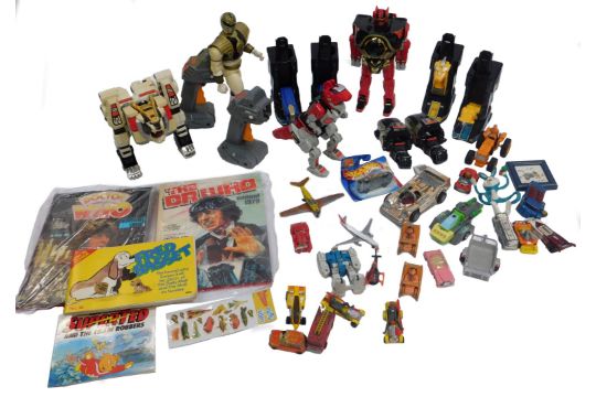 Assorted action figures and toys, including a Power Fighters Power Ranger, Mighty Morphin Thunder - Image 1 of 5