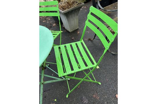 Green metal folding garden table and two chairs Bistro style - Image 3 of 5