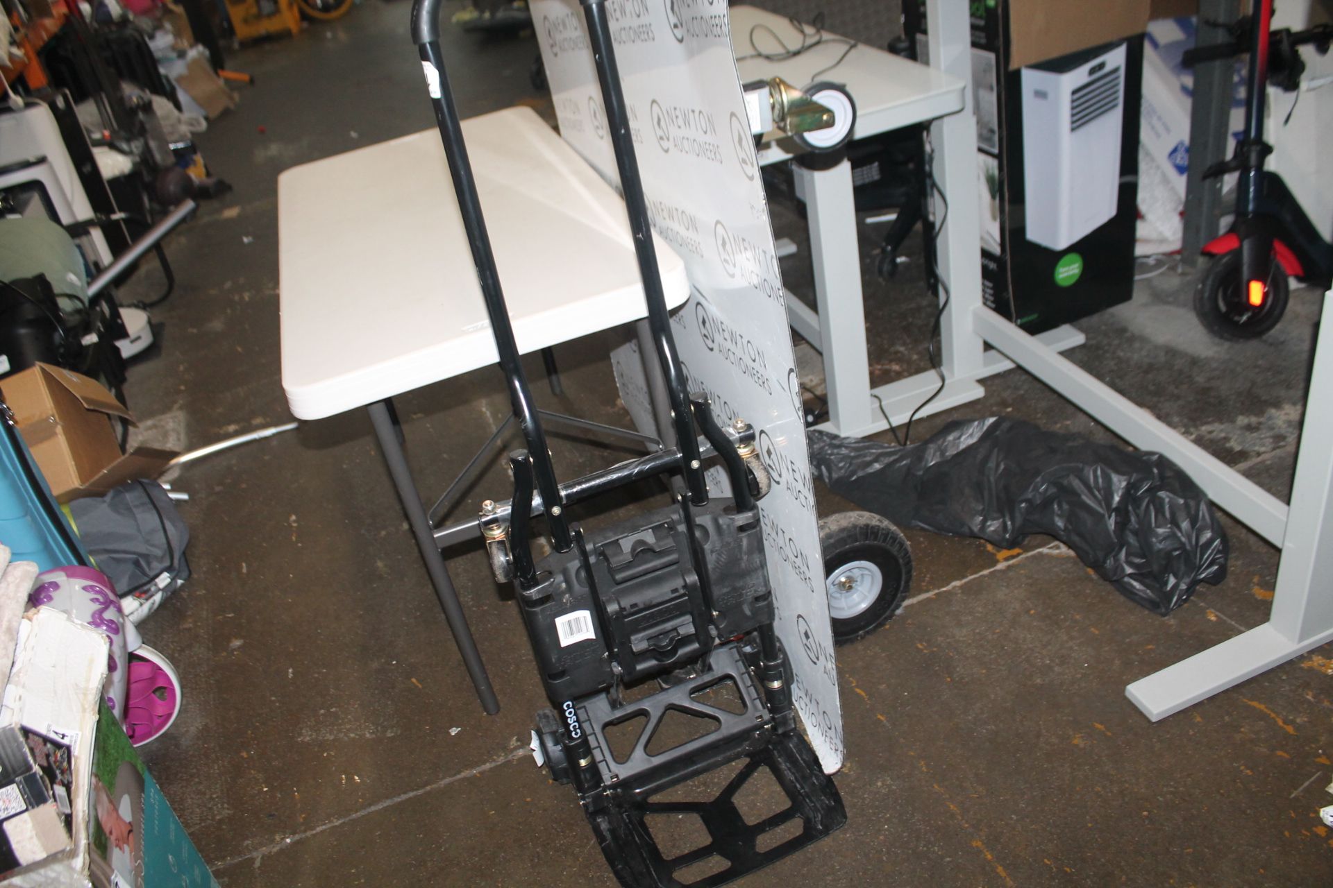 1 COSCO 2 IN 1 STEEL 300LB / 136KG CAPACITY FOLDING HAND TRUCK RRP Â£59