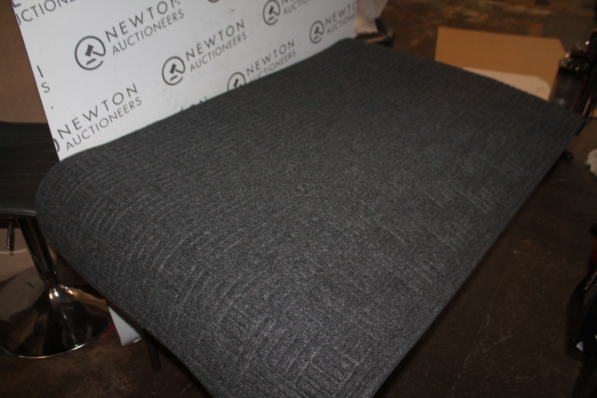 1 LARGE ENTRANCE MAT RRP Â£19