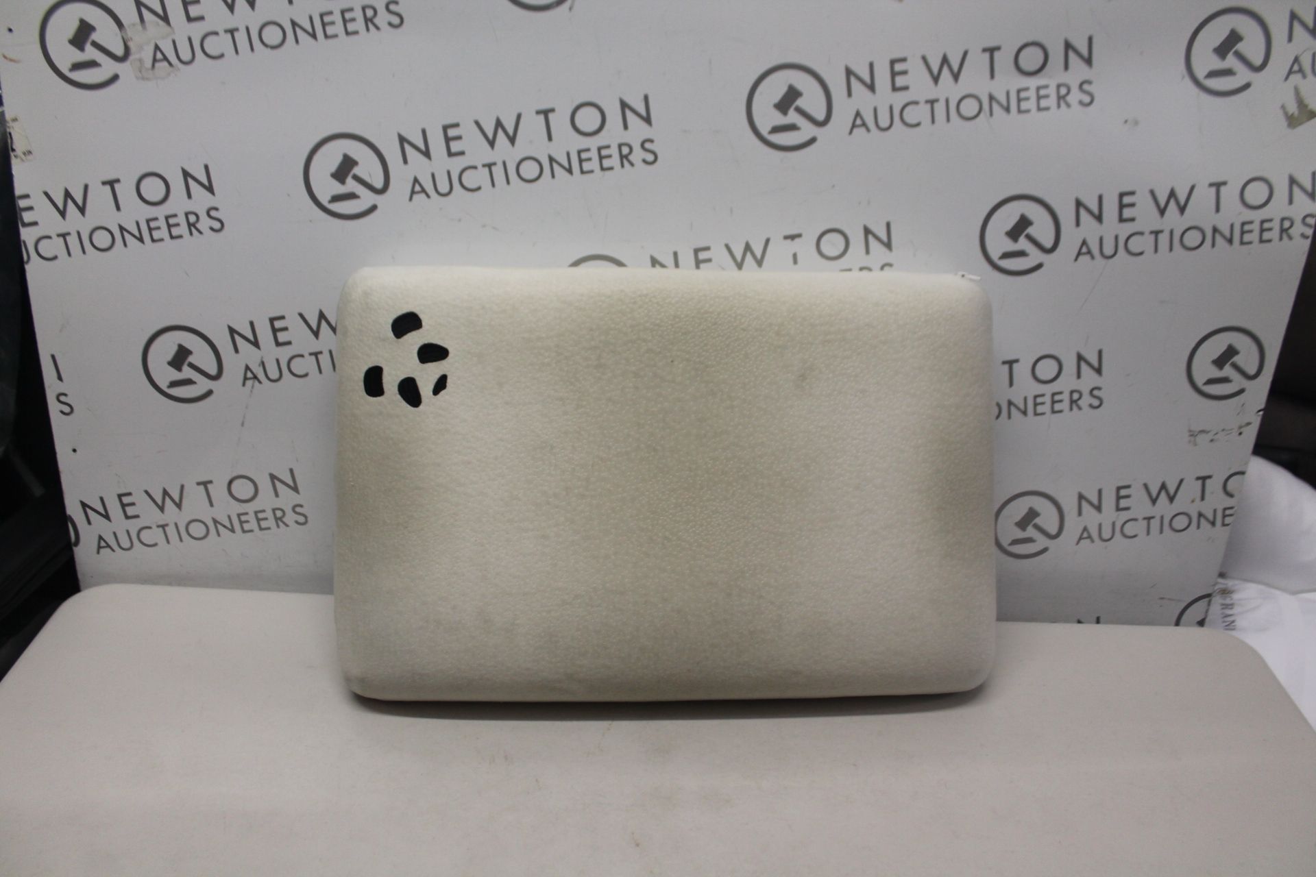 1 PANDA MEMORY FOAM PILLOW RRP Â£32.99