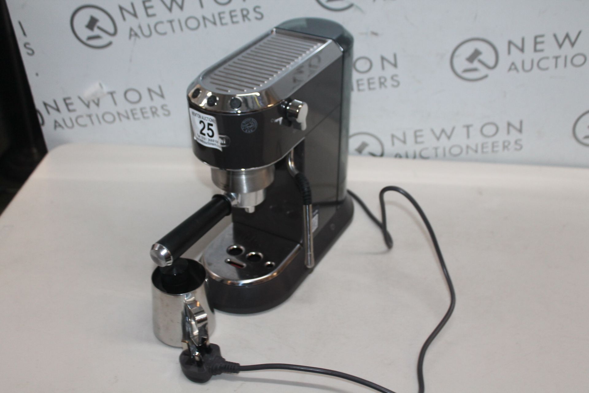 1 DE'LONGHI DEDICA ARTE PUMP ESPRESSO COFFEE MACHINE IN GREY, EC885.GY RRP Â£199