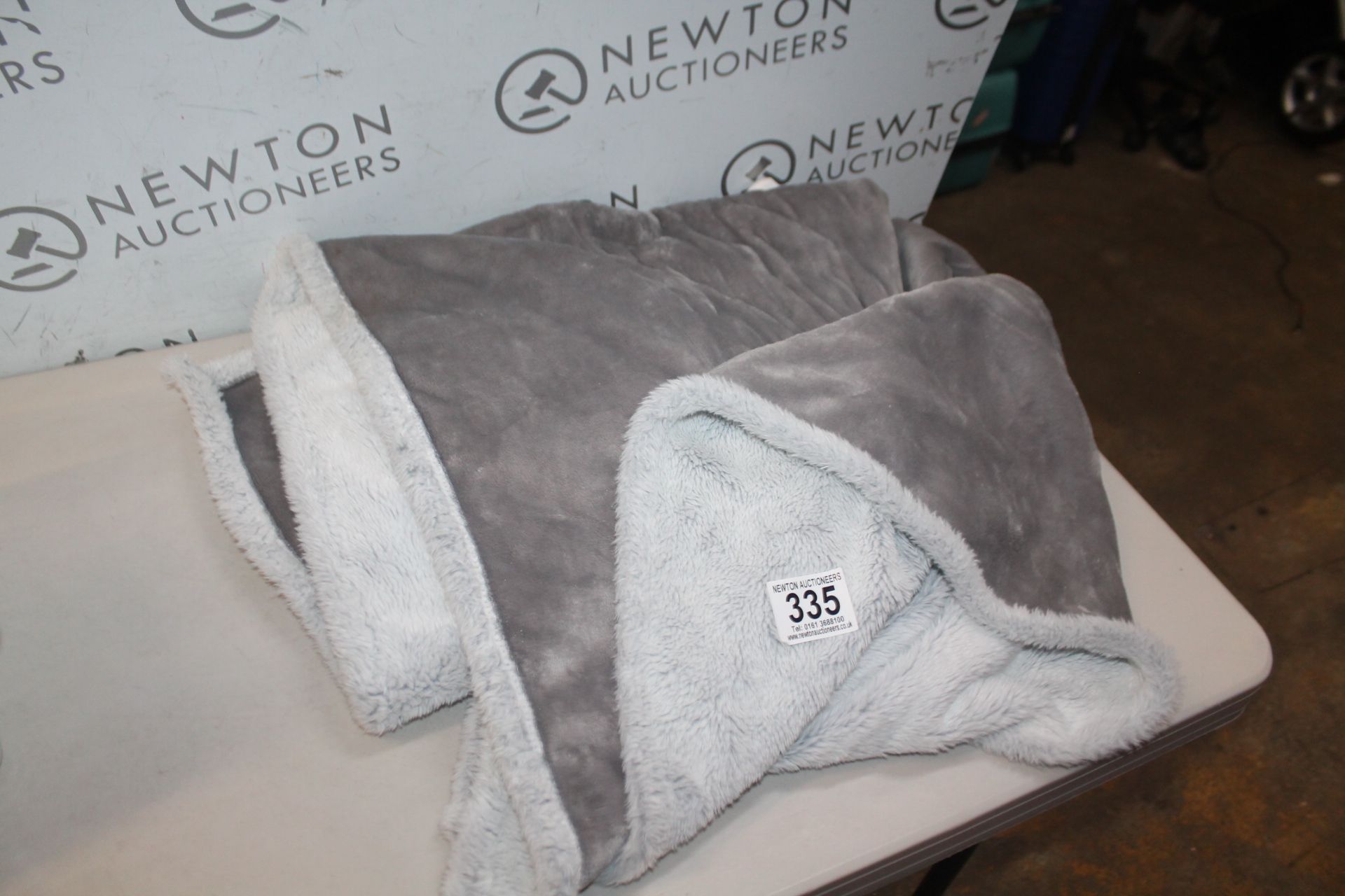 1 BERKSHIRE LIFE HEATED THROW