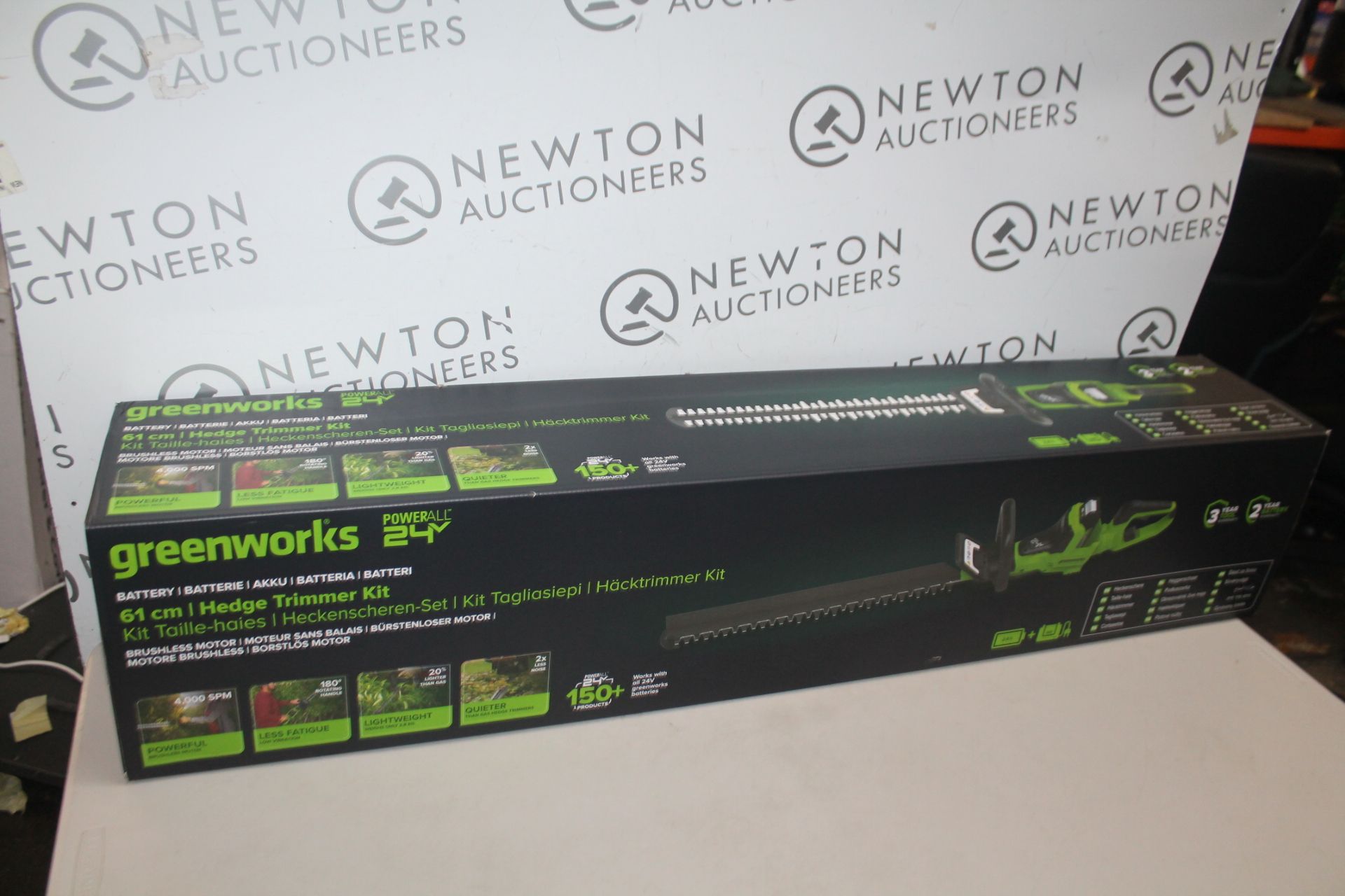 1 BOXED GREENWORKS 24V 61CM CORDLESS BRUSHLESS HEDGE TRIMMER + 24V (2AH) BATTERY & CHARGER RRP Â£