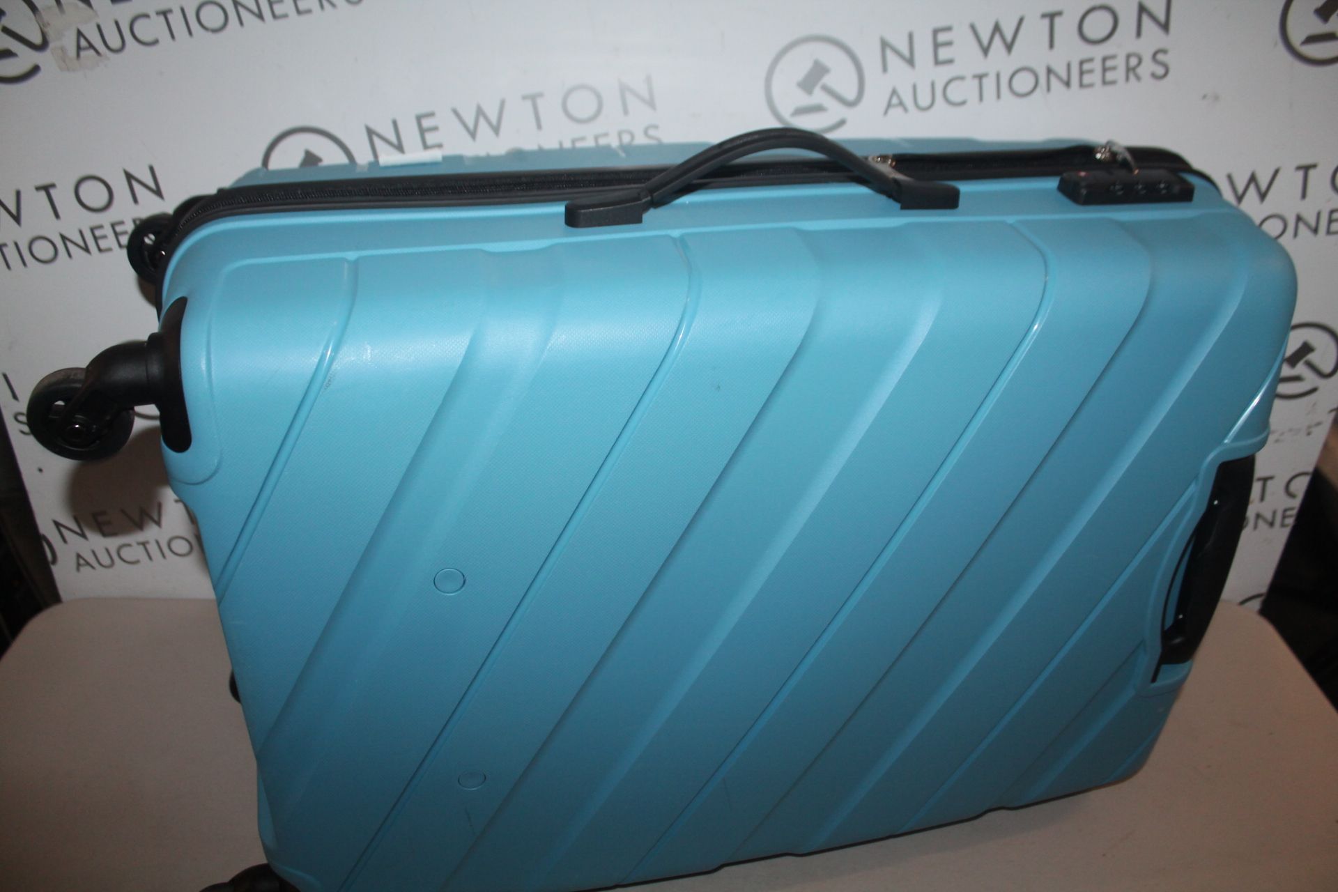 1 AMERICAN TOURISTER LARGE HARDSIDE SPINNER CASE RRP Â£99