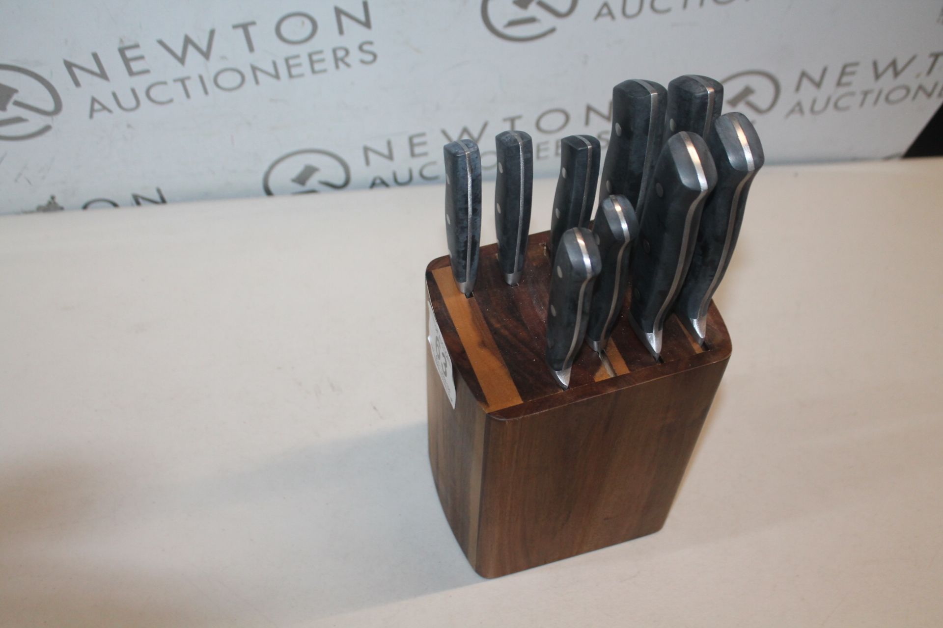1 HENCKELS KNIFE BLOCK SET RRP Â£99