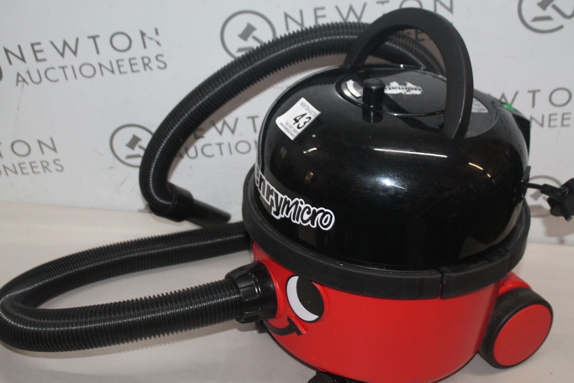 1 NUMATIC HENRY VACUUM CLEANER RRP Â£179.99