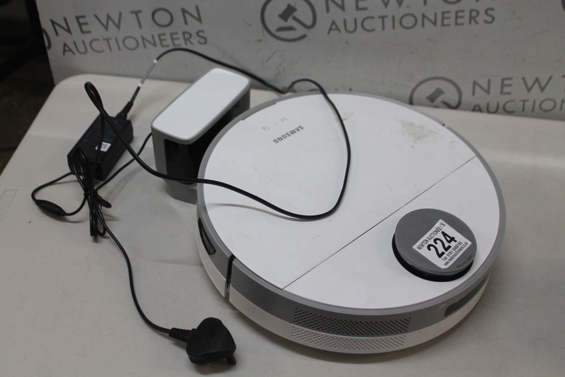 1 SAMSUNG JET BOT ROBOTIC VACUUM CLEANER RRP Â£369.99