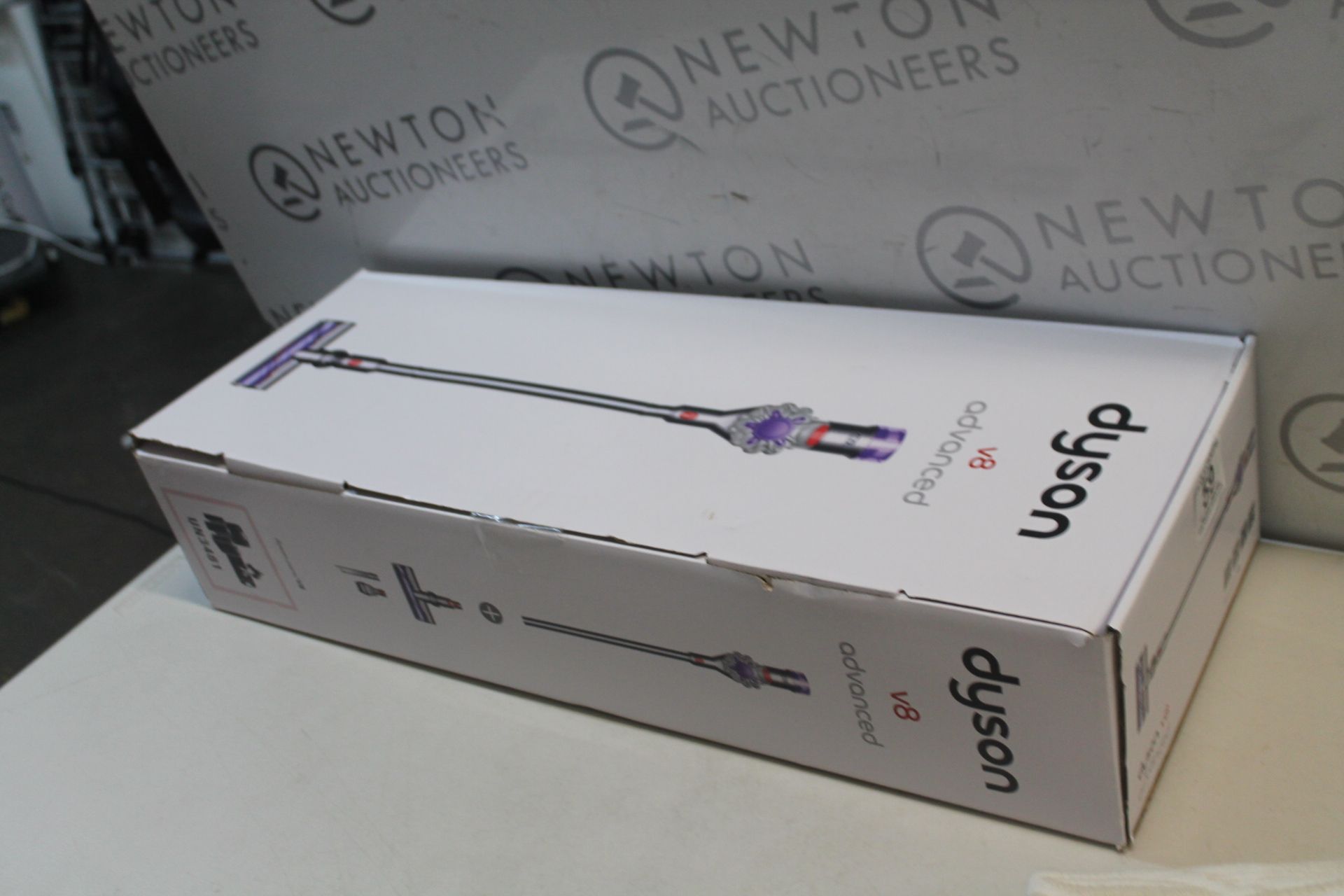 1 BOXED DYSON V8 ABSOLUTE CORDLESS VACUUM RRP Â£299