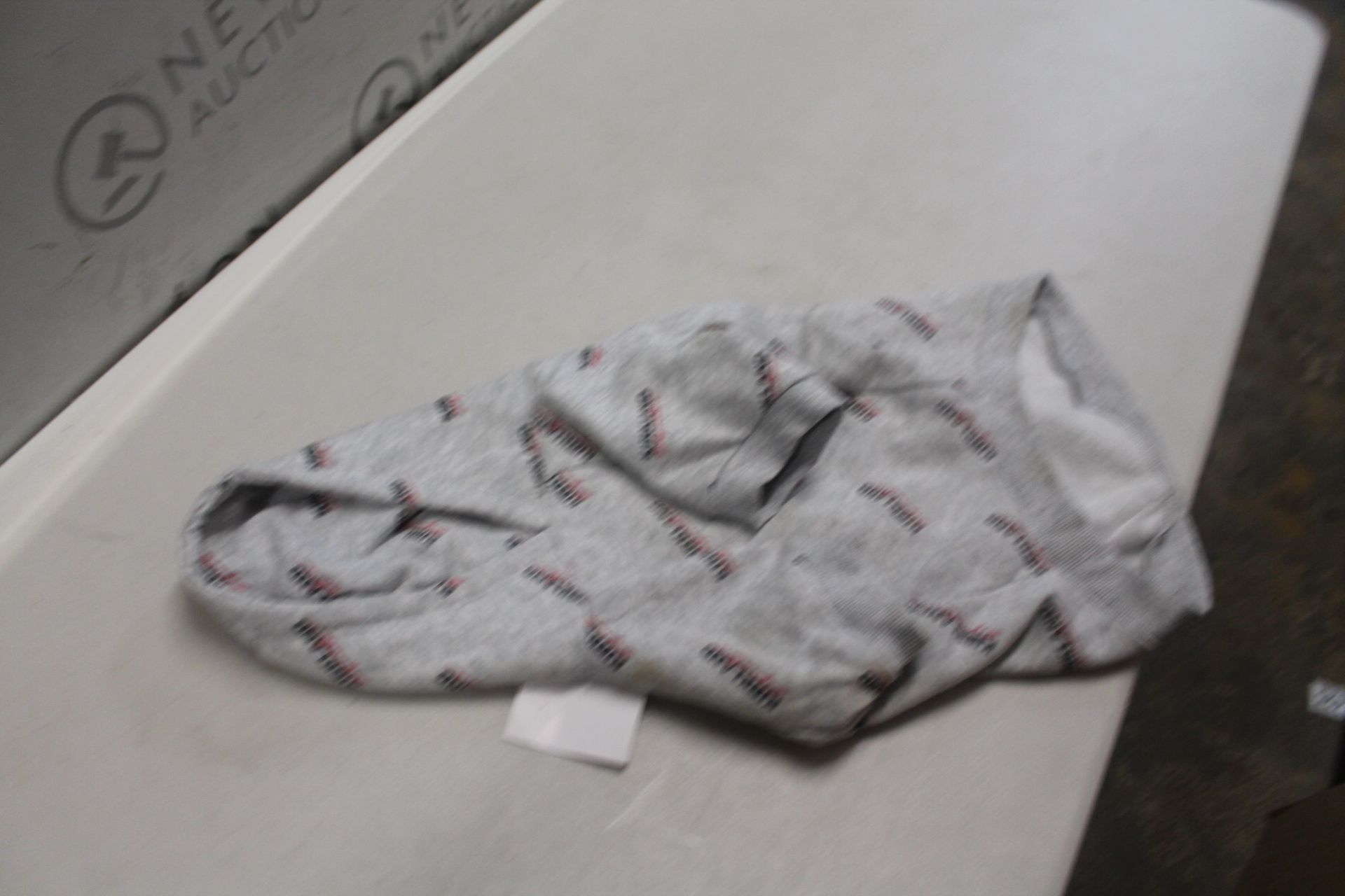 1 BRAND NEW KIRKLAND SIGNATURE PET LOGO HOODIE IN BLACK/GRAY SIZE SMALL RRP Â£9