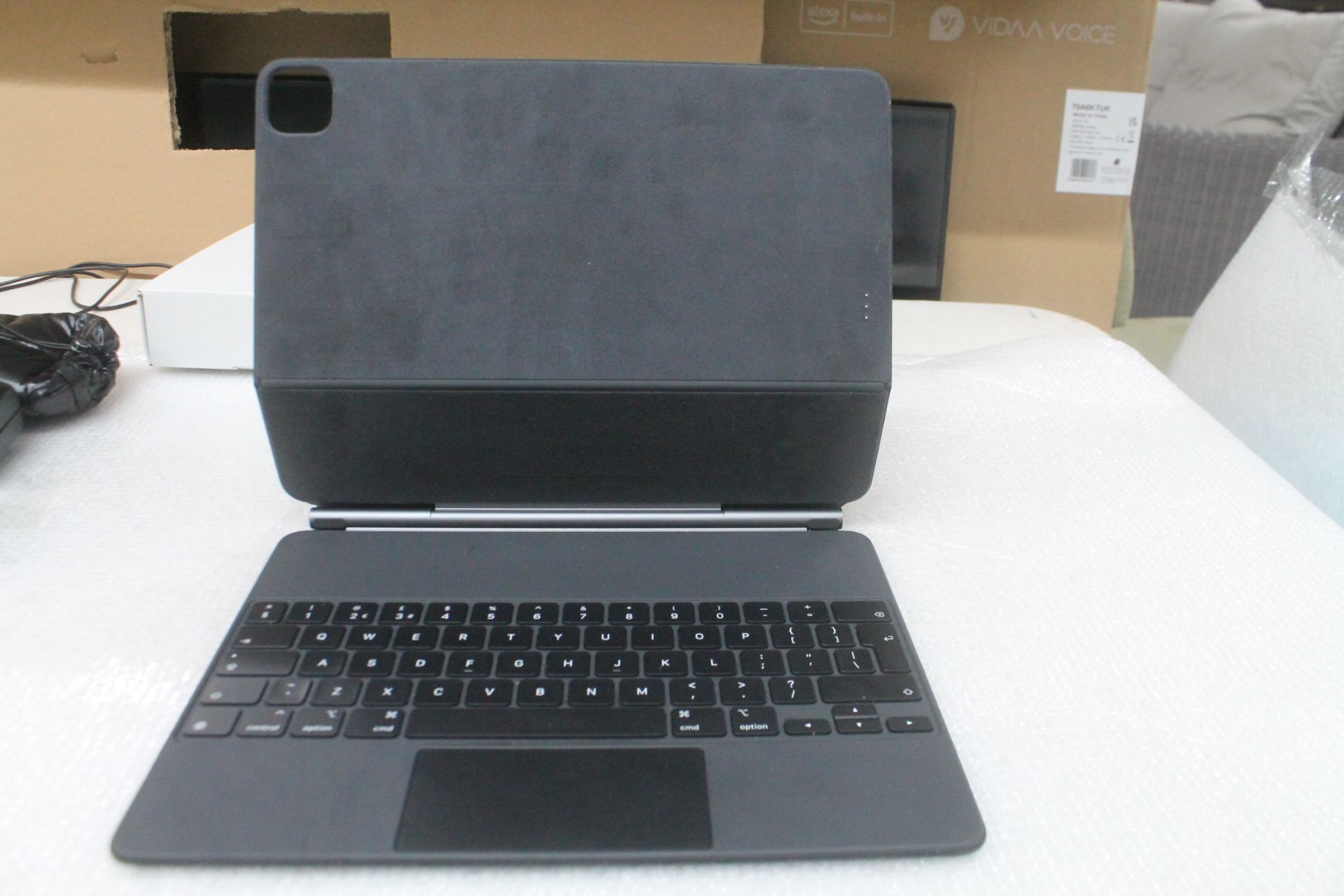 1 APPLE MAGIC KEYBOARD FOR IPAD PRO 12.9â€‘INCH (6TH GENERATION) - BRITISH ENGLISH - BLACK RRP Â£