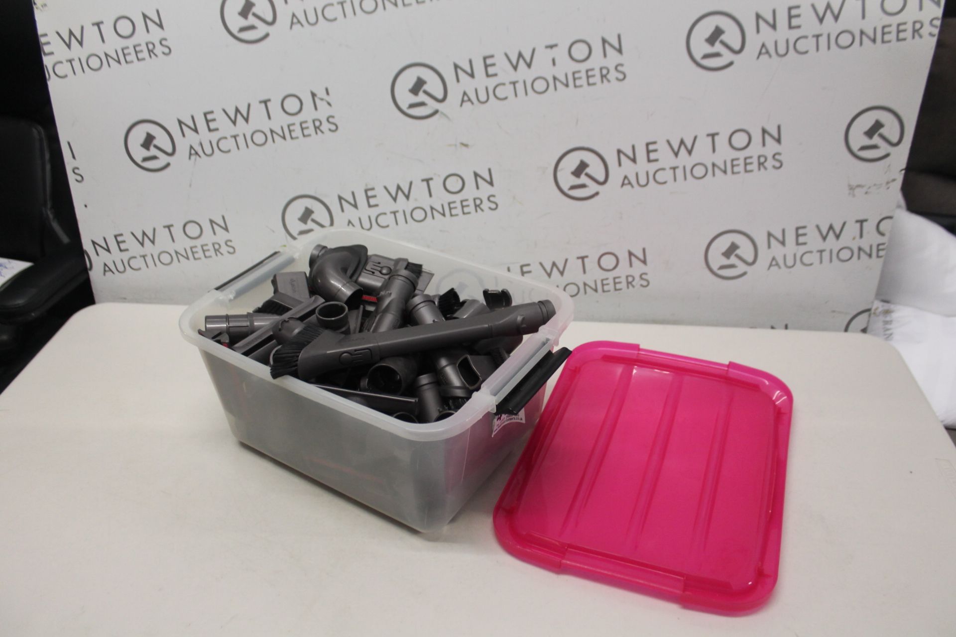 1 JOBLOT OF DYSON ATTACHMENTS RRP Â£99