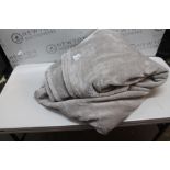 1 KIRKLAND SIGNATURE LARGE THROW RRP Â£19