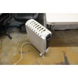 1 DE'LONGHI DRAGON 4 PRO OIL FILLED RADIATOR RRP Â£129.99