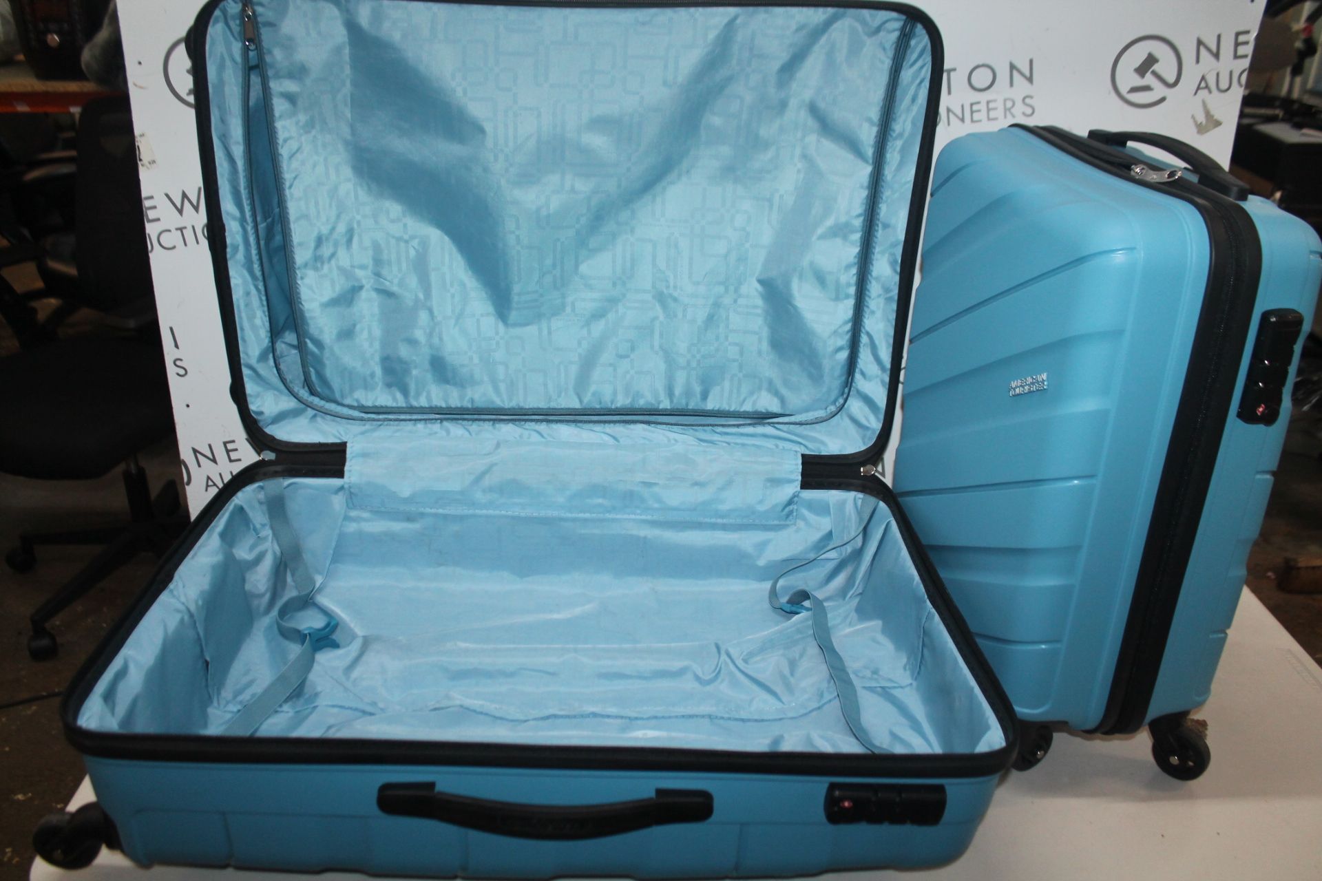 1 AMERICAN TOURISTER HARDSIDE 2 PIECE LUGGAGE SET RRP Â£129