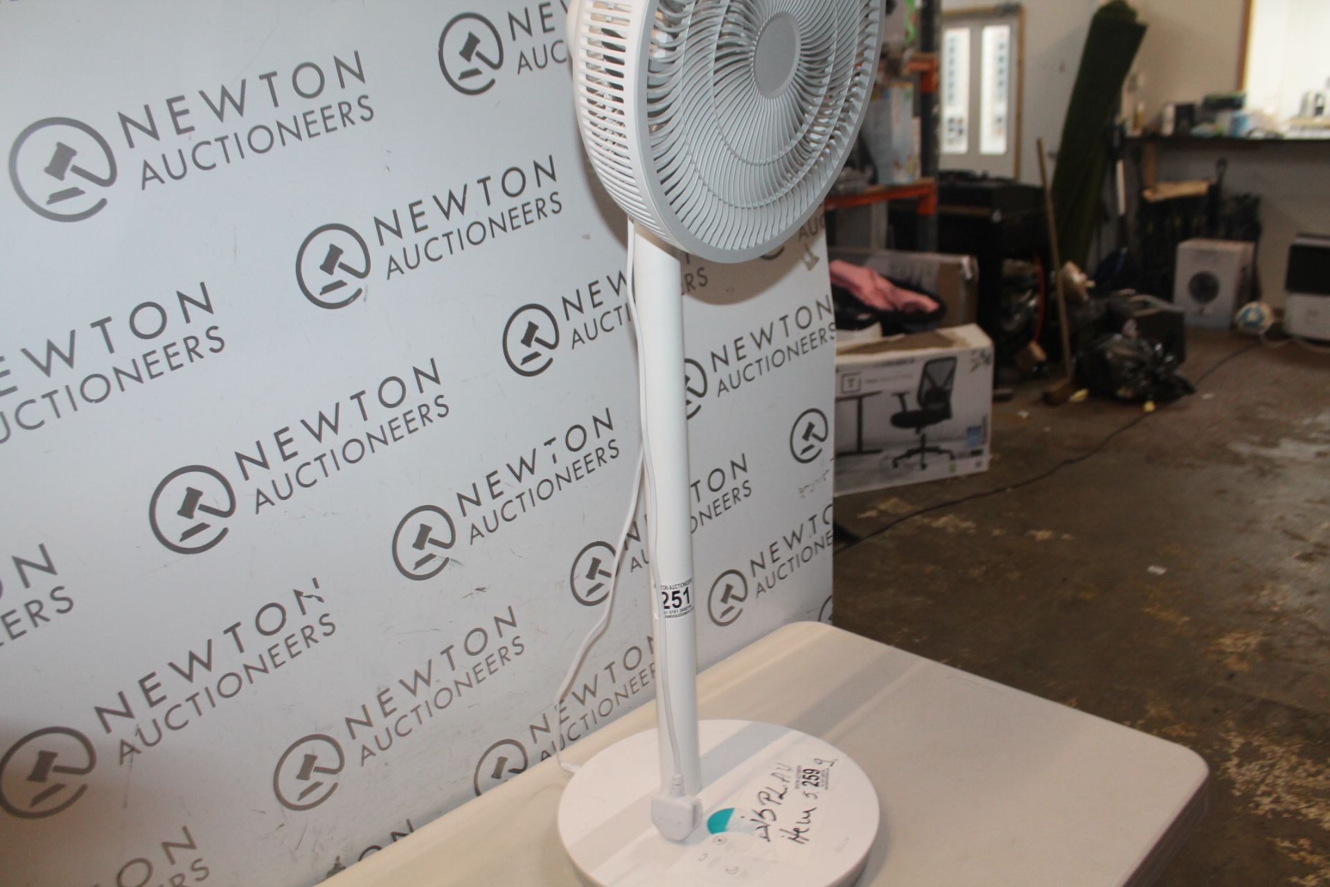 1 DUUX WHISPER ESSENCE AIR FAN IN WHITE - DXCF60 RRP Â£99