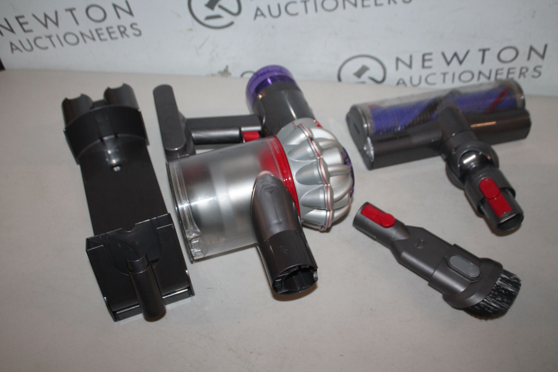 1 DYSON V8 ABSOLUTE CORDLESS VACUUM RRP Â£299