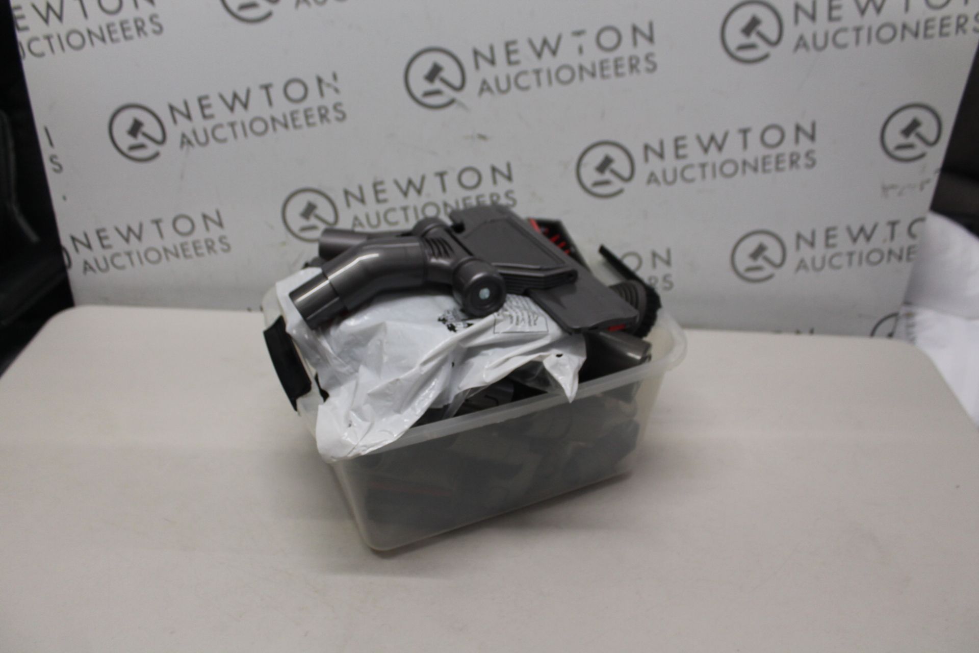 1 JOBLOT OF DYSON ATTACHMENTS RRP Â£99
