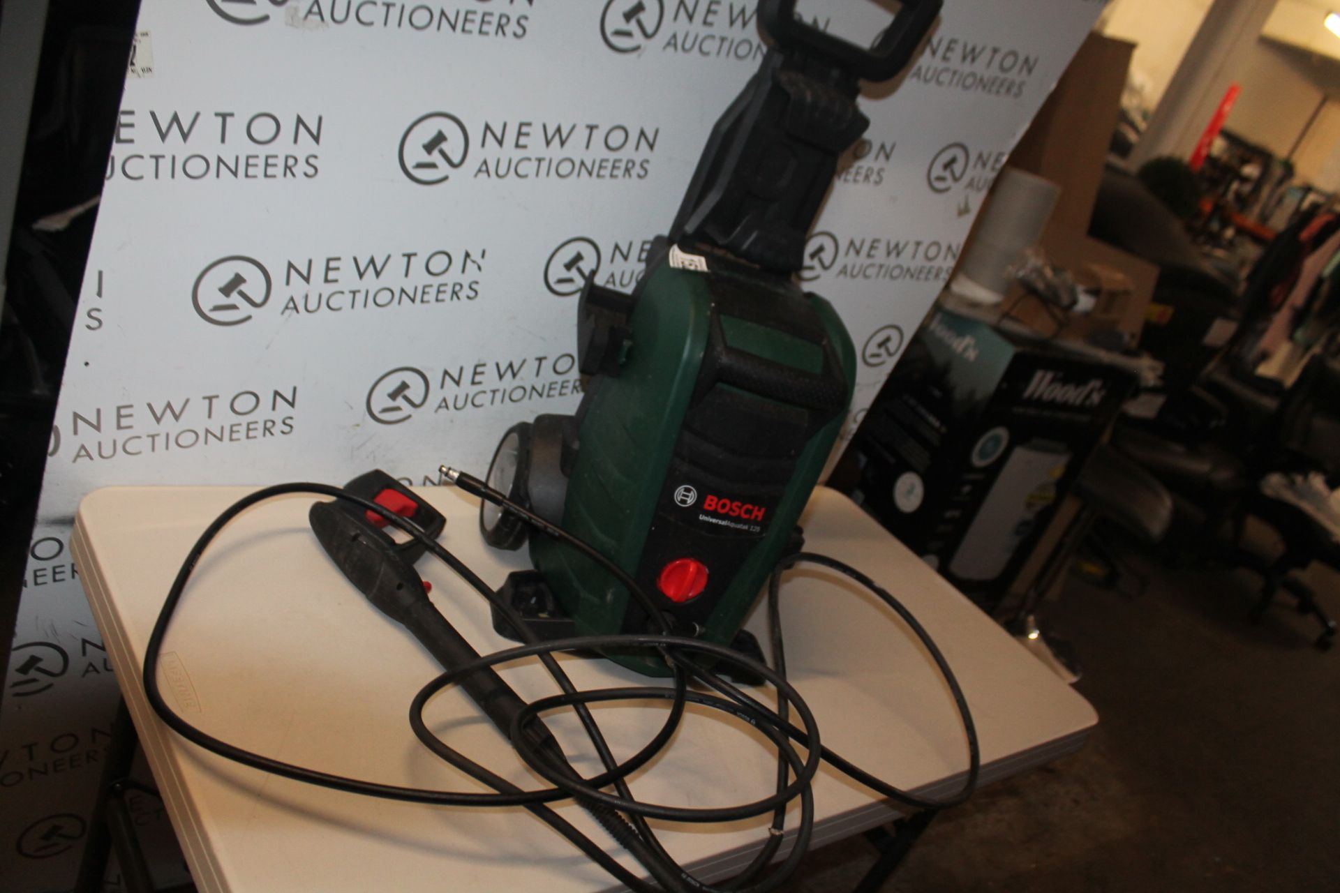 1 BOSCH UNIVERSALAQUATAK 125 PRESSURE WASHING RRP Â£199