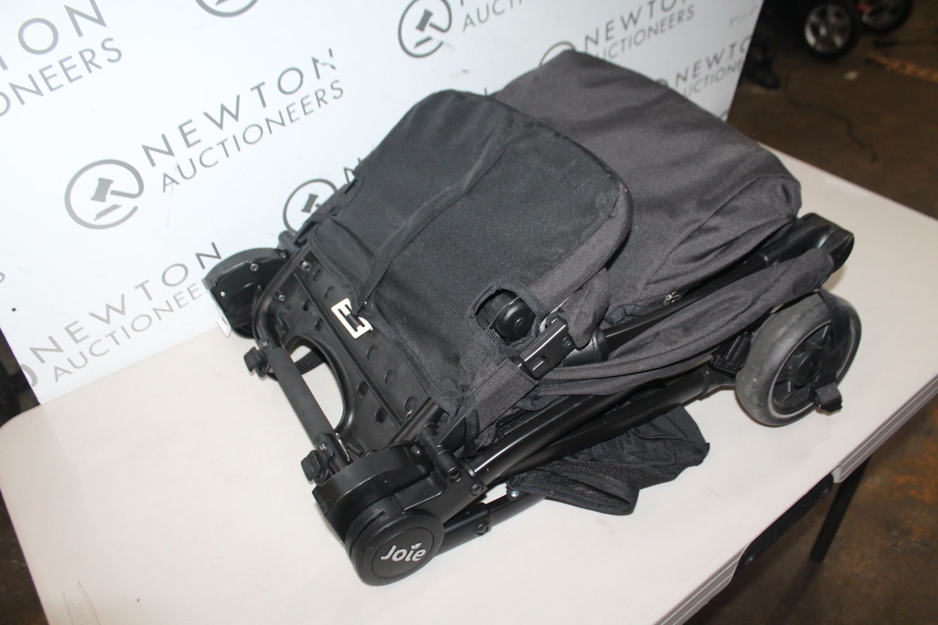 1 JOIE FOLDABLE PUSHCHAIR RRP Â£89.99