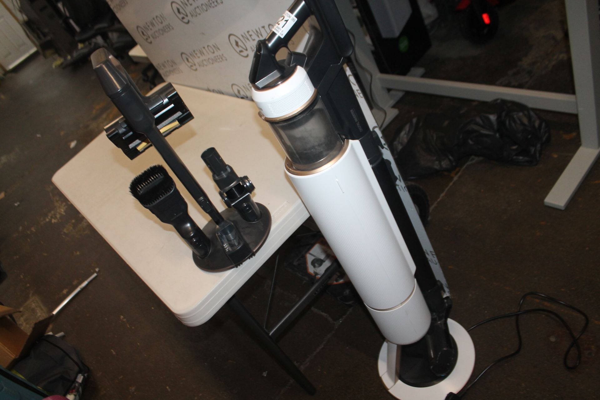 1 SAMSUNG BESPOKE JET VACUUM CLEANER RRP Â£359