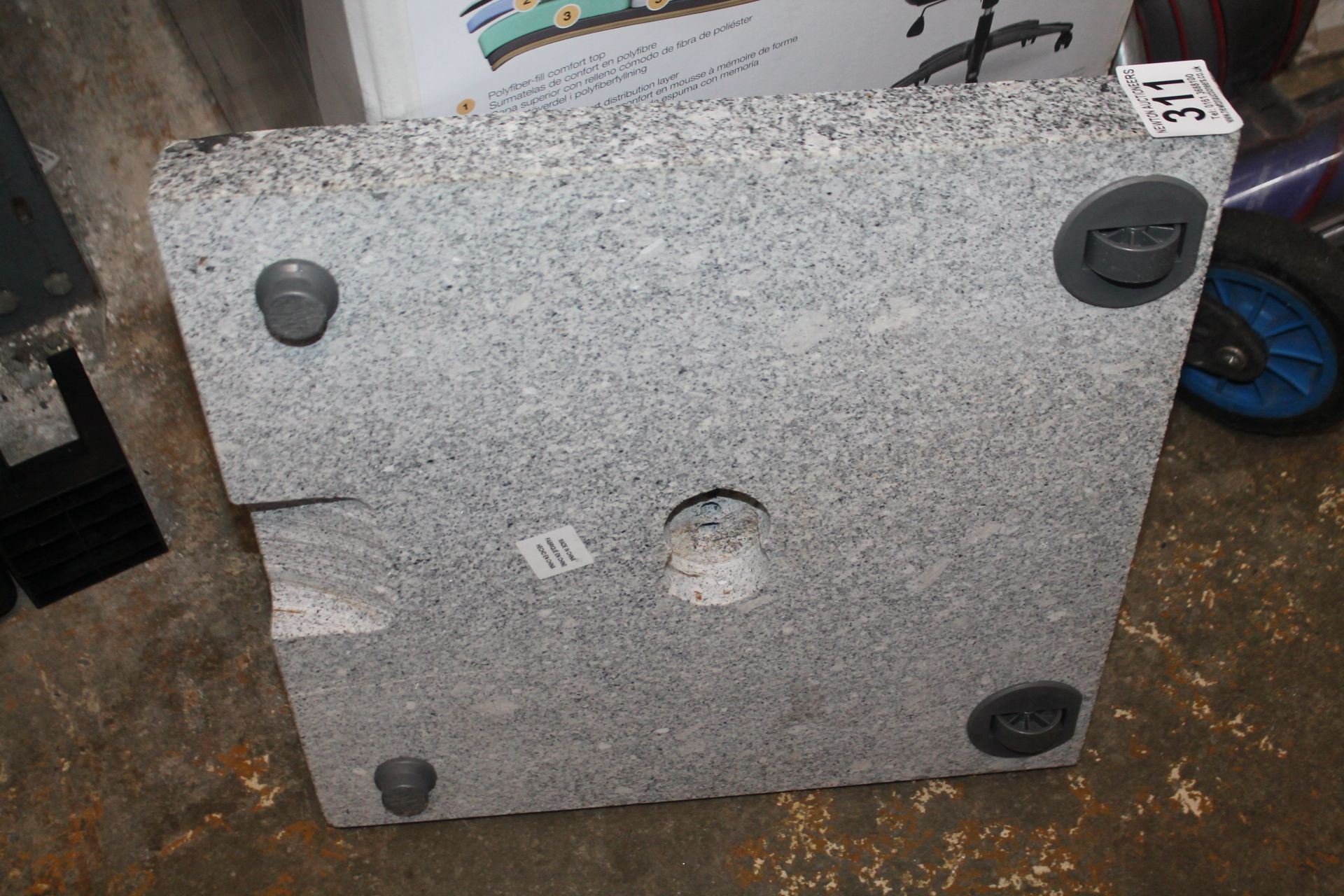 1 SUNVILLA PEMBROOKE GRANITE UMBRELLA BASE RRP Â£59.99