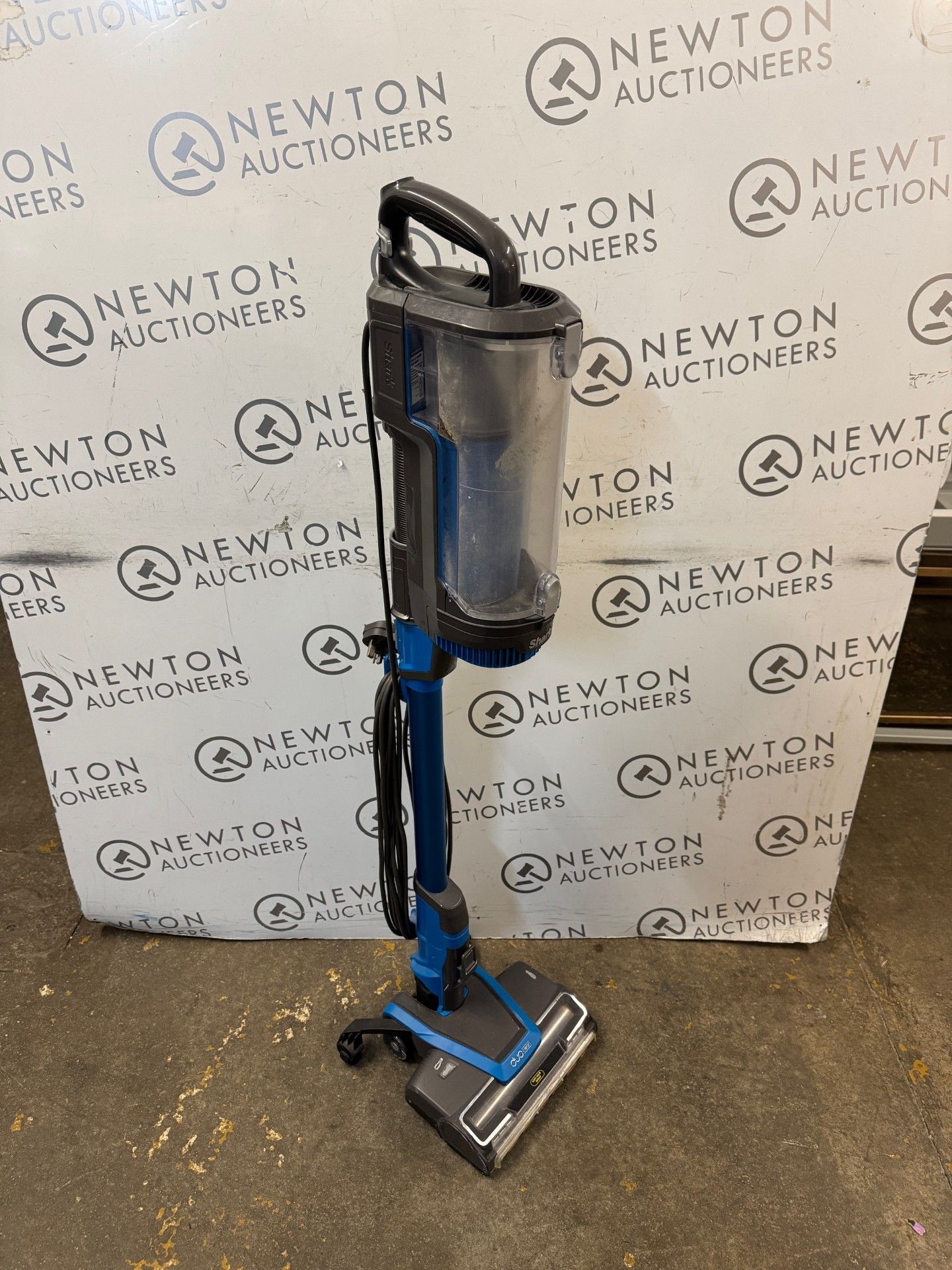 1 SHARK CORDED PET STICK VACUUM, HZ400UKT RRP Â£249