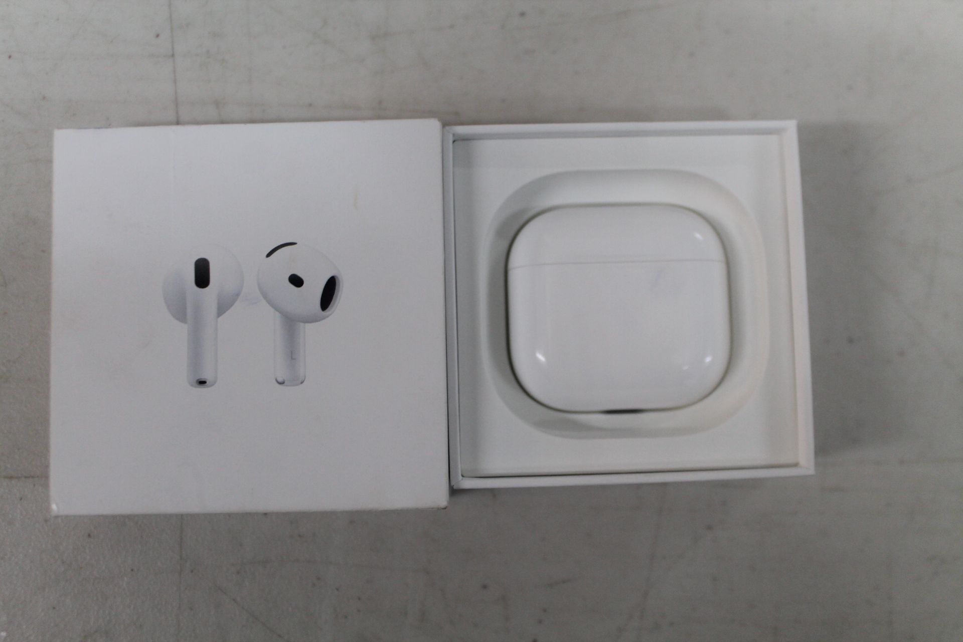 1 BOXED APPLE AIRPODS (4TH GENERATION), MXP63ZM/A RRP Â£129.99 (TESTED WORKING)