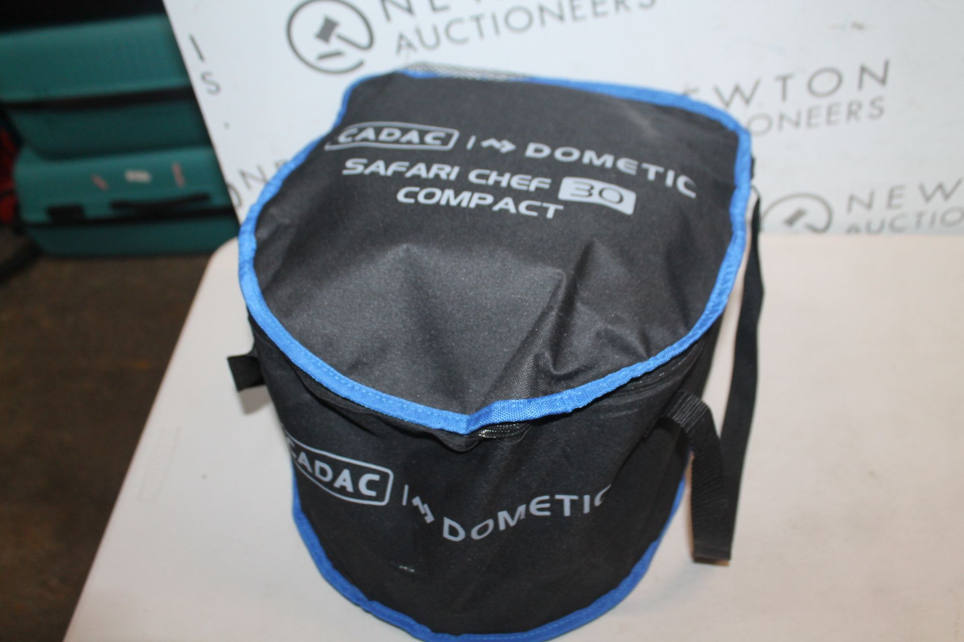 1 CADAC DOMETIC SAFARI CHEF 30 COMPACT GAS BBQ RRP Â£84.99