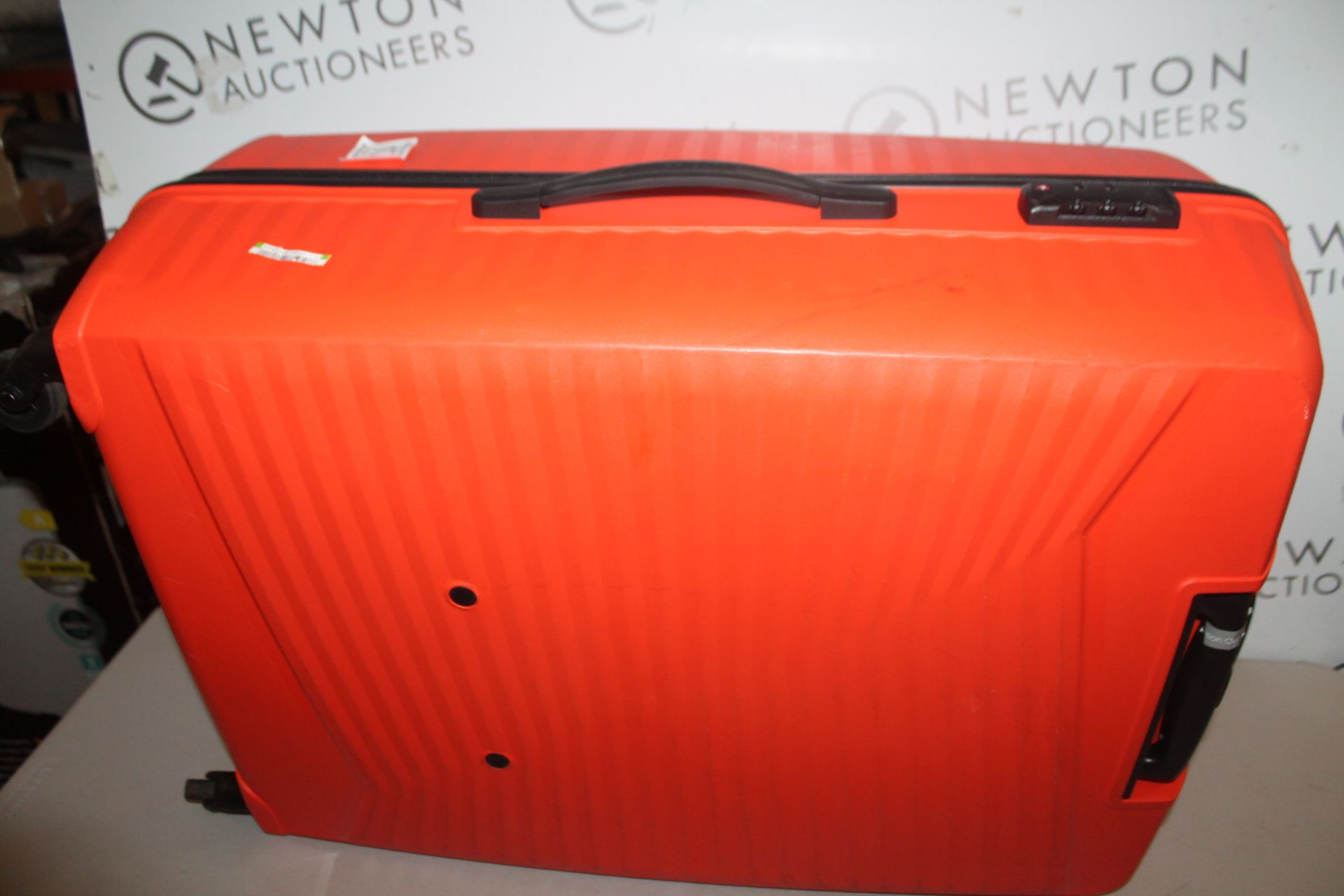 1 AMERICAN TOURISTER LARGE HARDSIDE SPINNER CASE RRP Â£99 (HANDLE BROKEN)