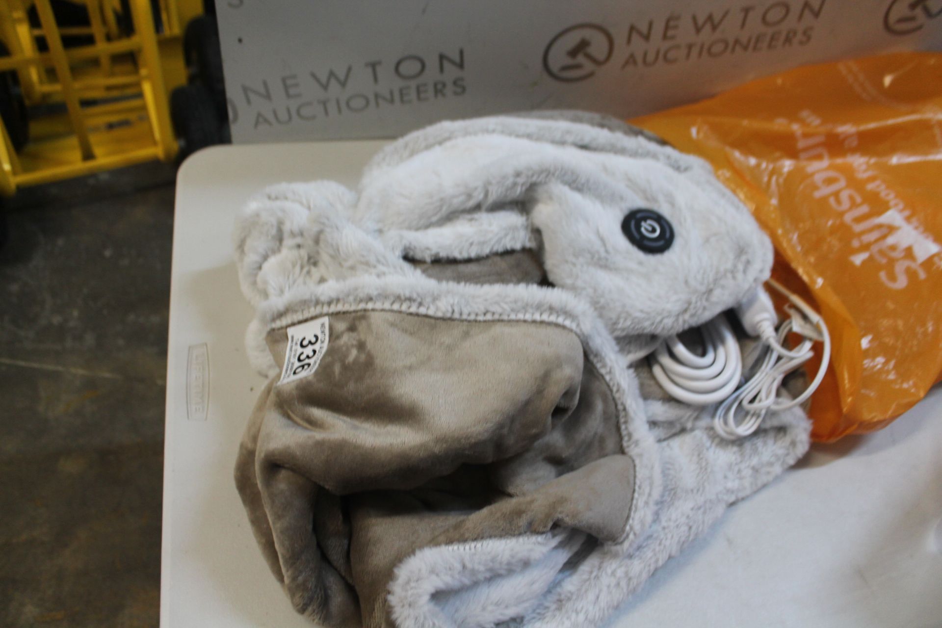 1 BERKSHIRE LIFE HEATED THROW