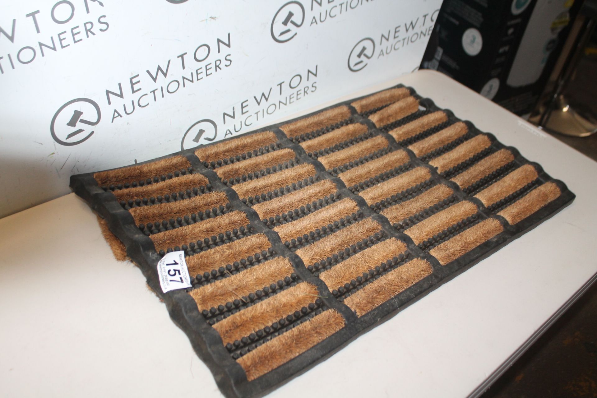 1 JVL NIMBUS SCRAPER DOOR MAT, 40 X 60CM RRP Â£11.99