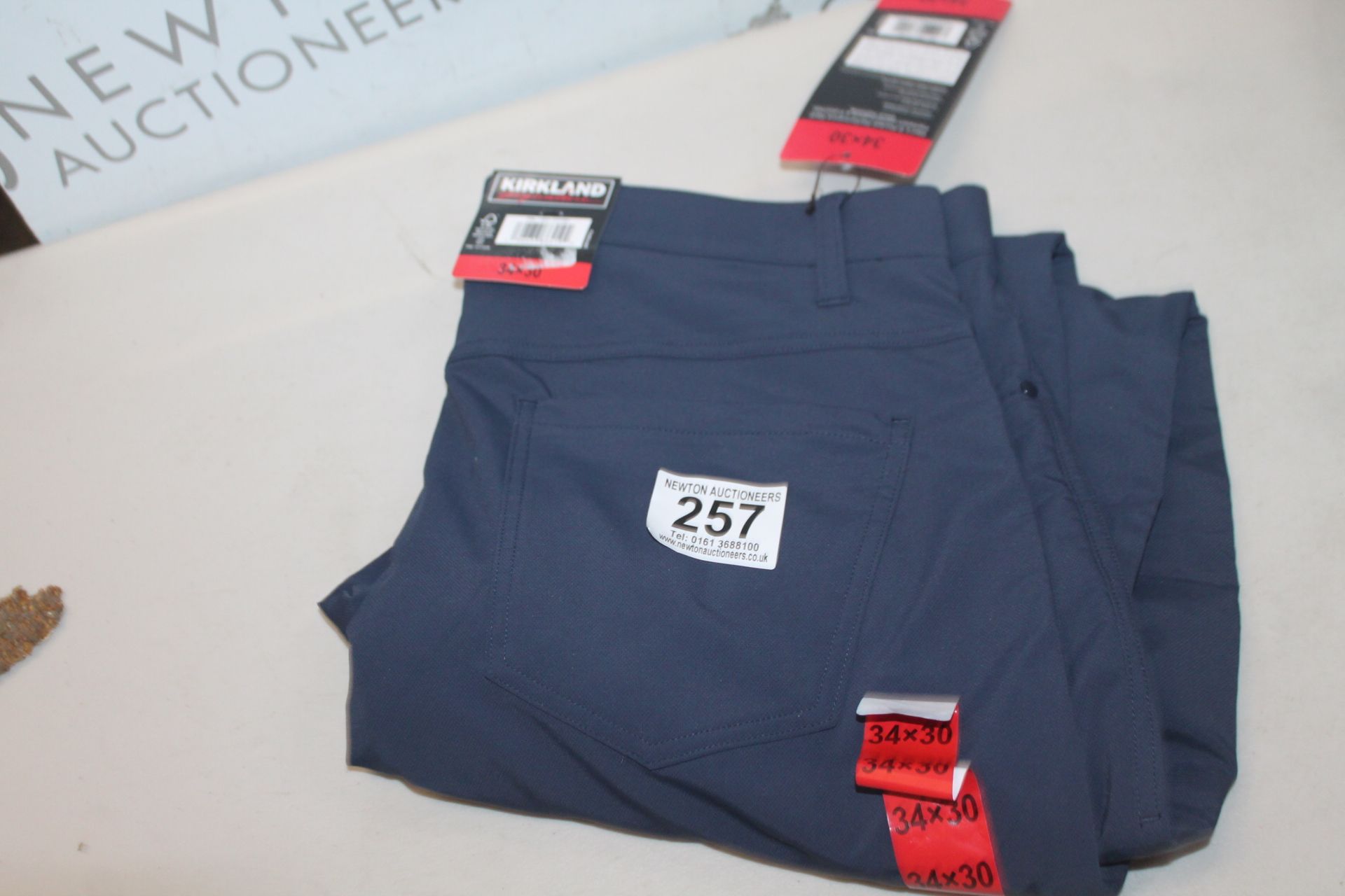 1 PAIR OF KIRKLAND SIGNATURE PERFORMANCE PANTS SIZE 34 X 30 RRP Â£29.99